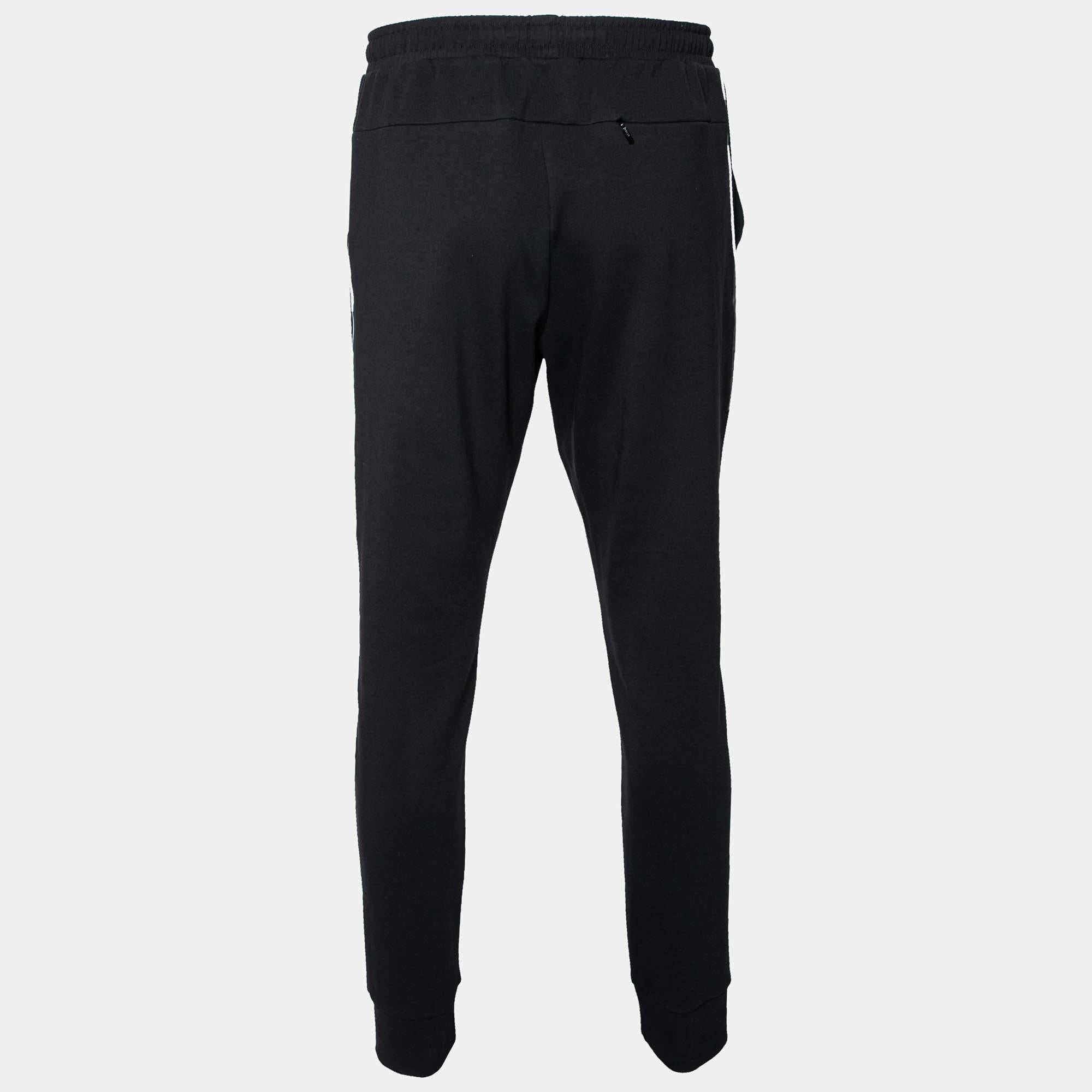 Feel comfortable and look stylish all day with these Fendi track pants. They have been crafted from quality fabrics and the creation is highlighted with logo details and the elasticated waistband ensures a perfect fit.

