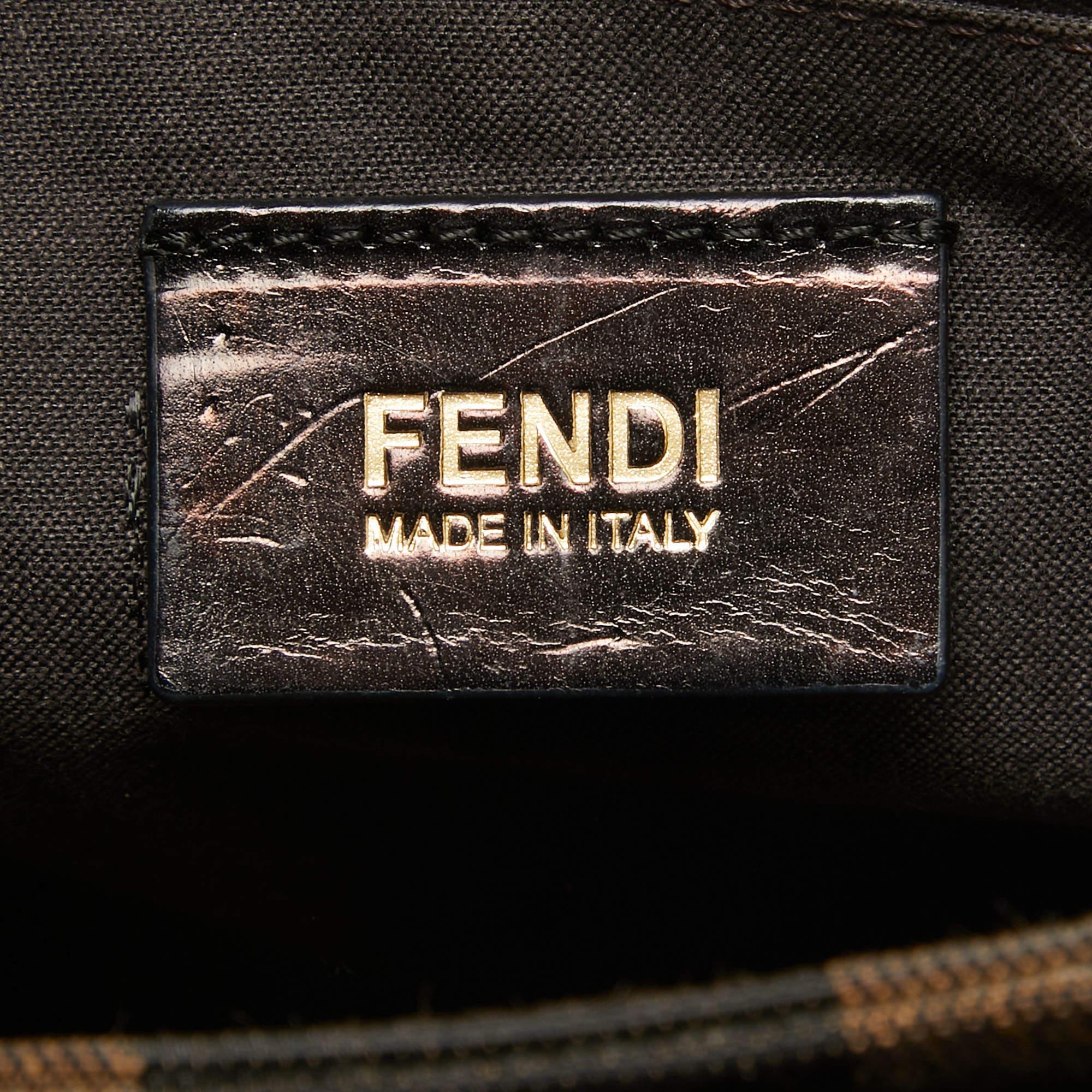 Fendi Black Stripe Embossed Leather Large Claudia Shoulder Bag For Sale 5
