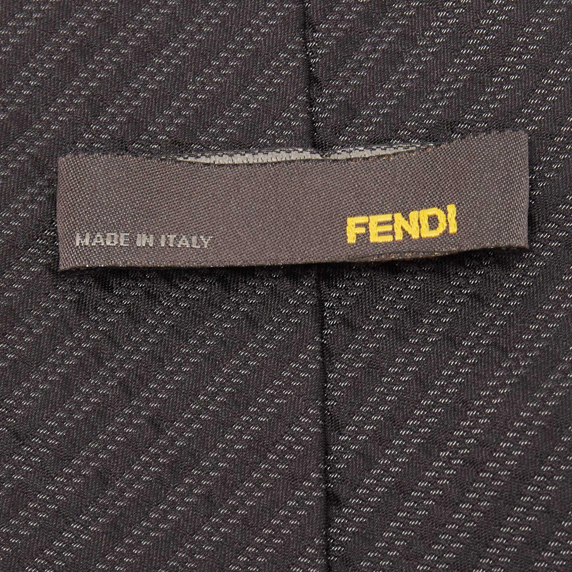 Fendi Black Striped Silk Blend Traditional Tie In Good Condition For Sale In Dubai, Al Qouz 2