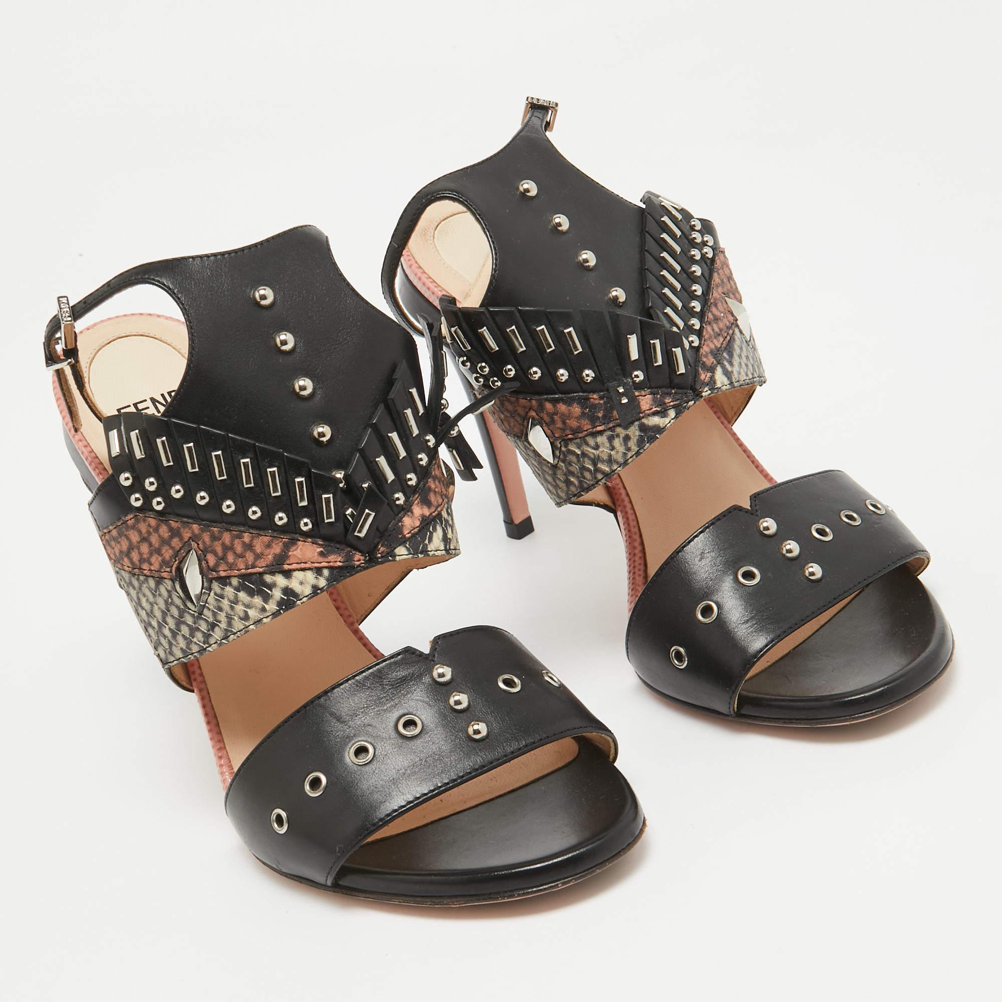 Fendi - Sandales Rocker Bug en cuir noir clouté Taille 36 État moyen - En vente à Dubai, Al Qouz 2