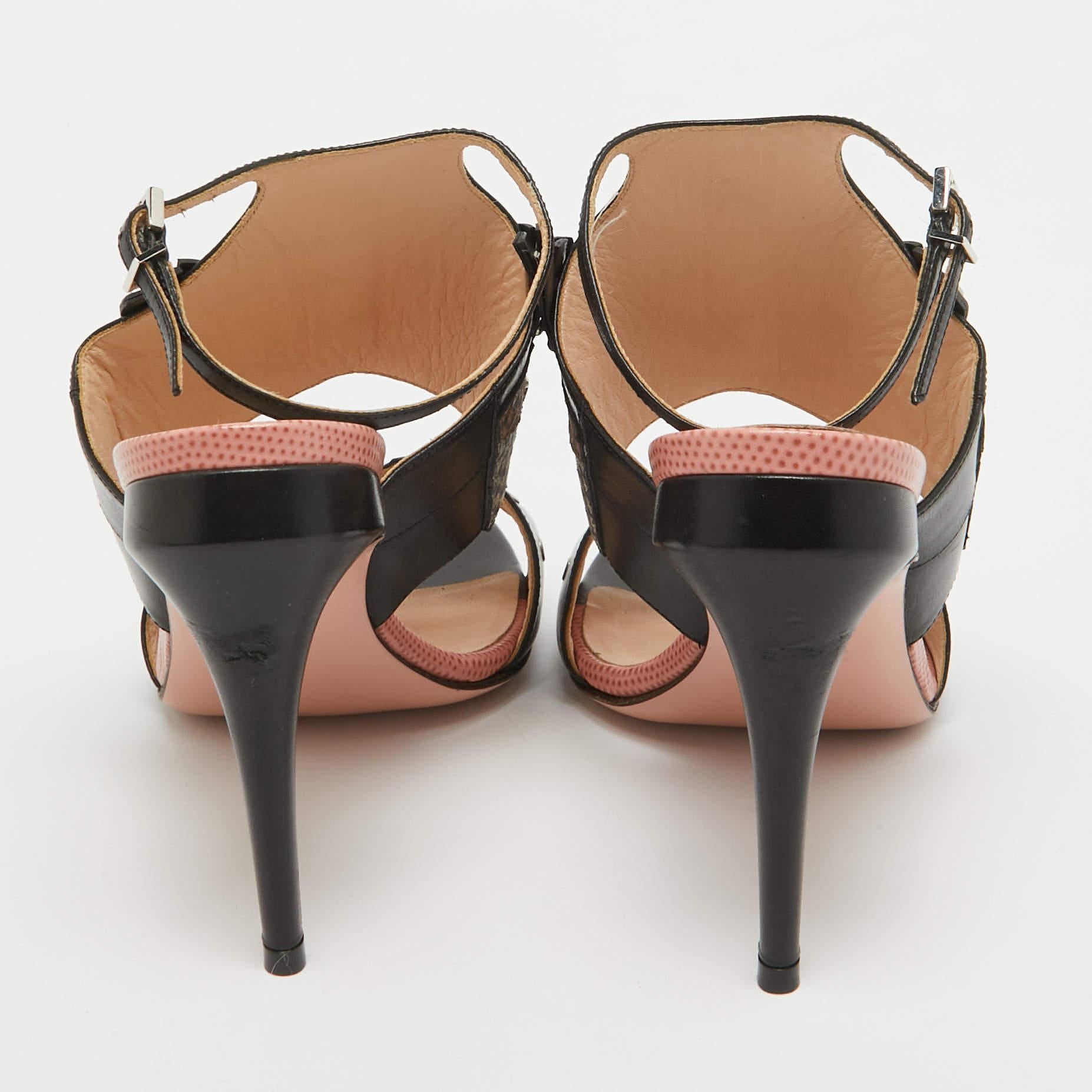 Fendi - Sandales Rocker Bug en cuir noir clouté Taille 36 Pour femmes en vente