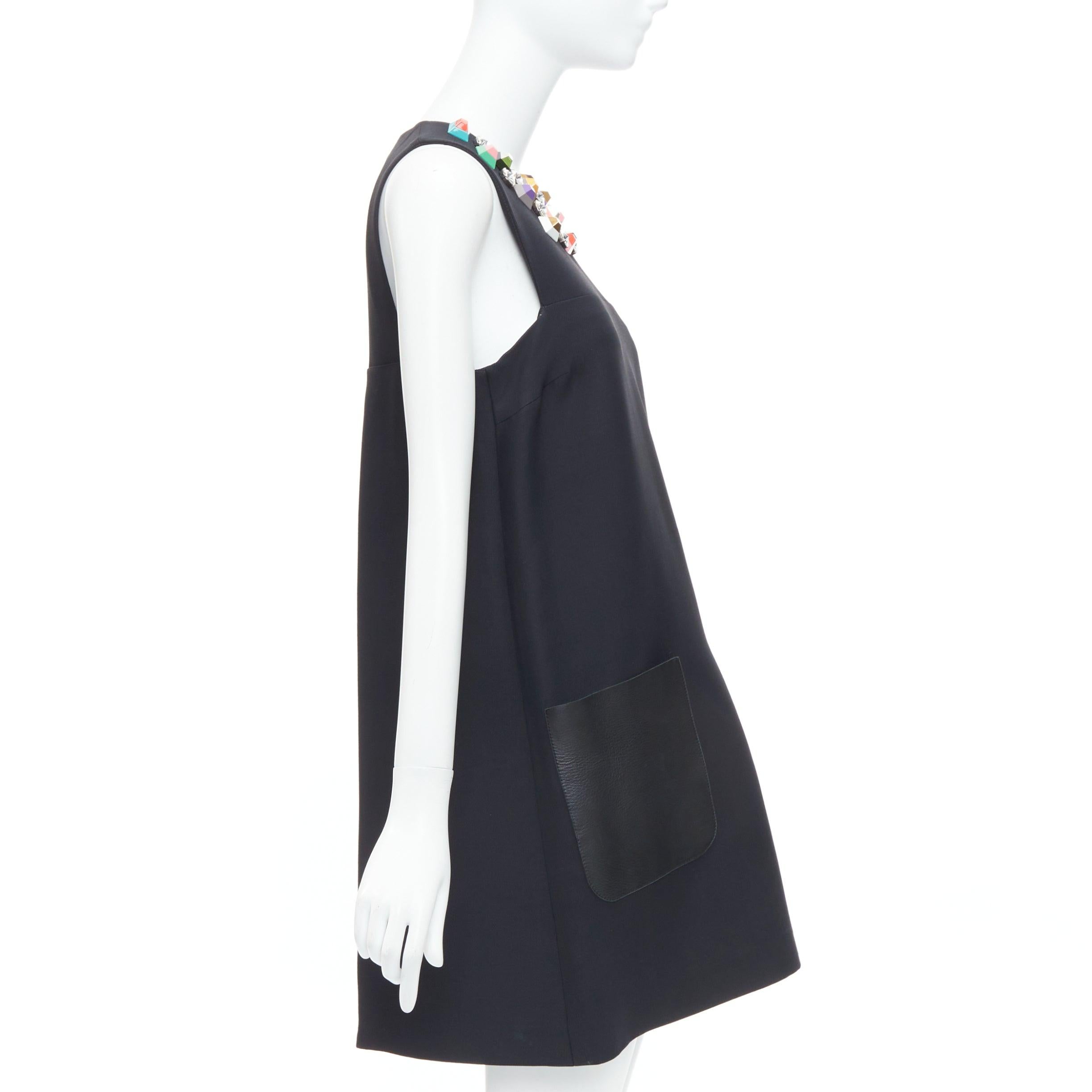 FENDI vestido negro con tachuelas, escote de pedrería y bolsillos de parche de cuero IT42 M en Bueno estado para la venta en Hong Kong, NT