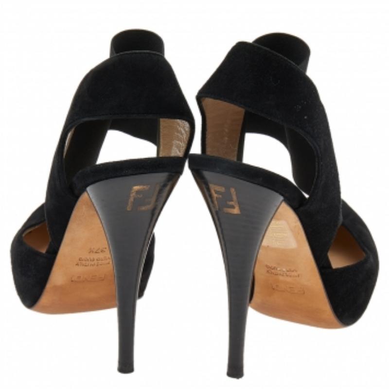 Fendi Black Suede And Elastic Ankle Strap Platform Sandals Size 37.5 en vente 2