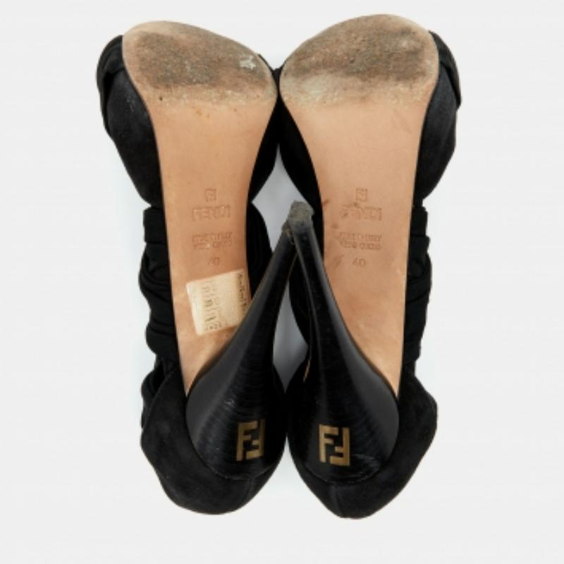 Fendi - Décolleté nere in pelle scamosciata e tessuto con incrocio a croce 40 in vendita 4