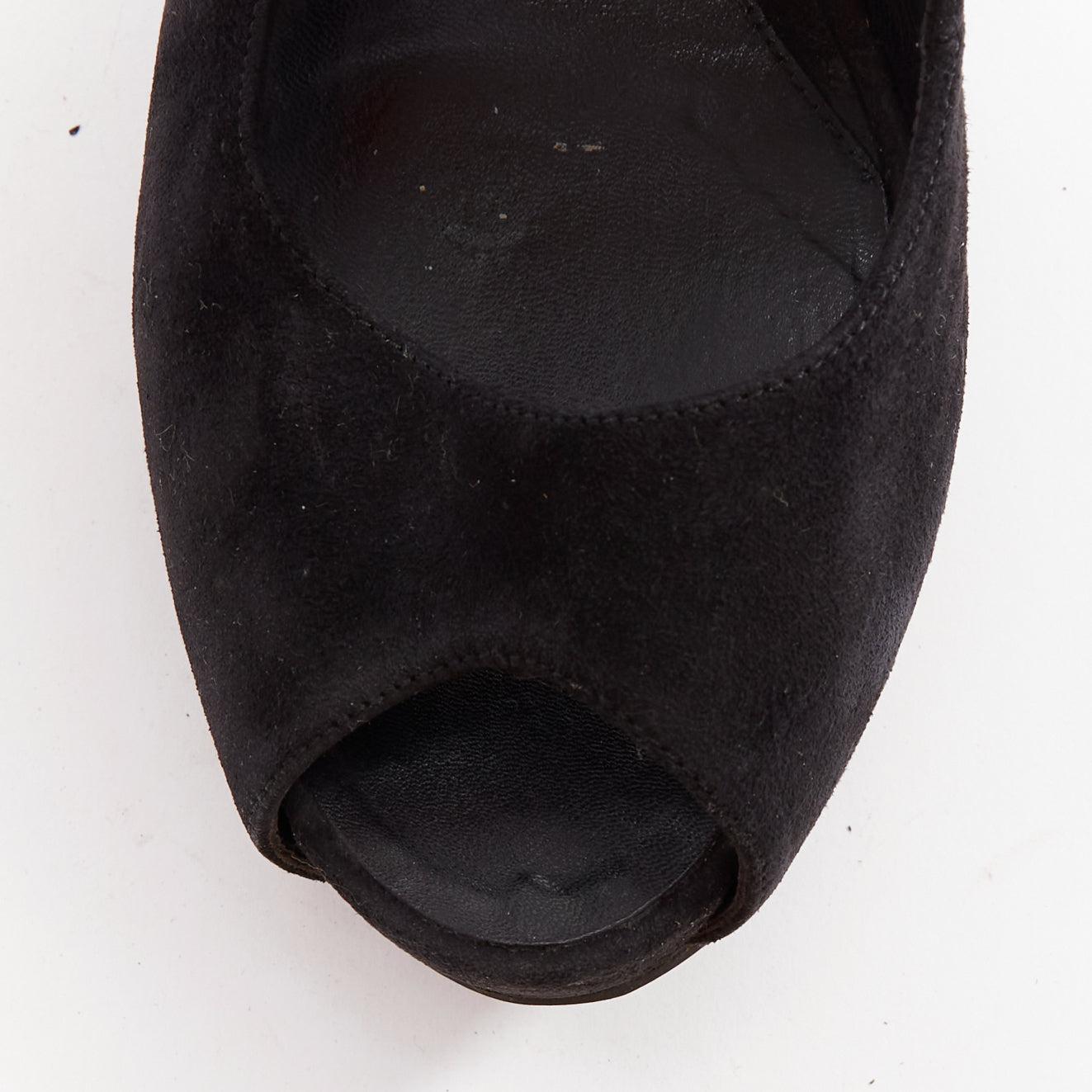 Escarpins peep toe en daim noir à boucle dorée FENDI EU37 en vente 1