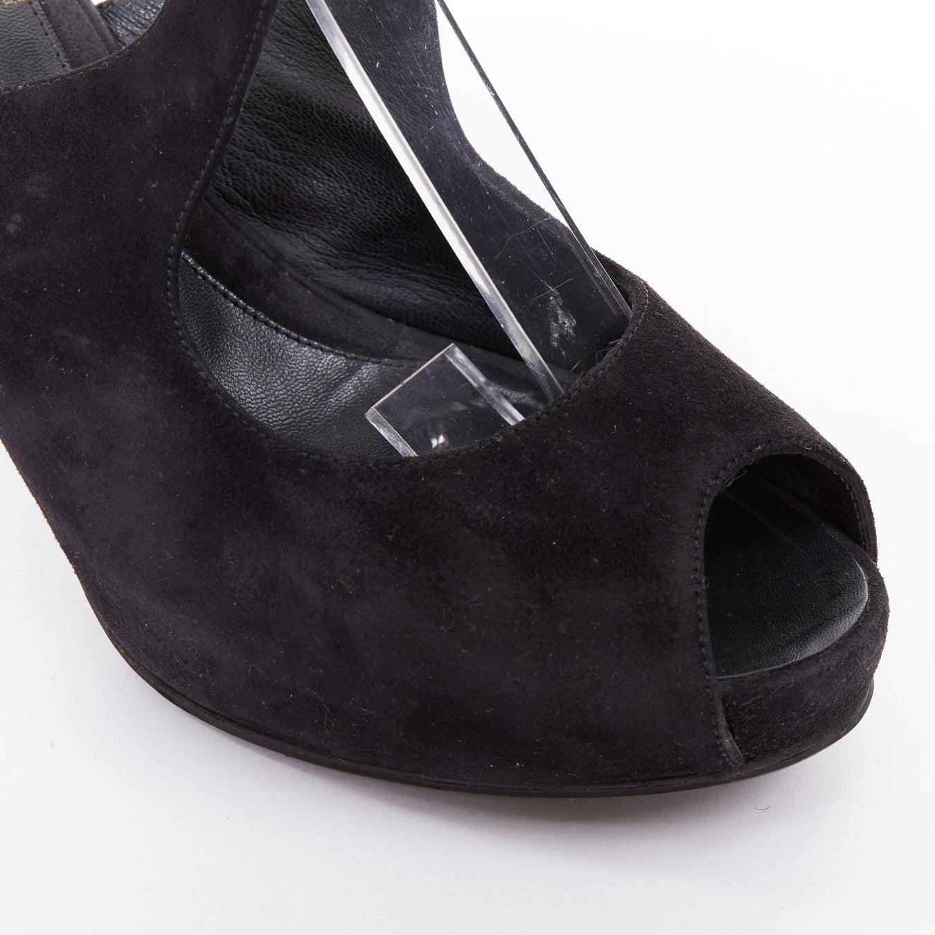 Escarpins peep toe en daim noir à boucle dorée FENDI EU37 en vente 2