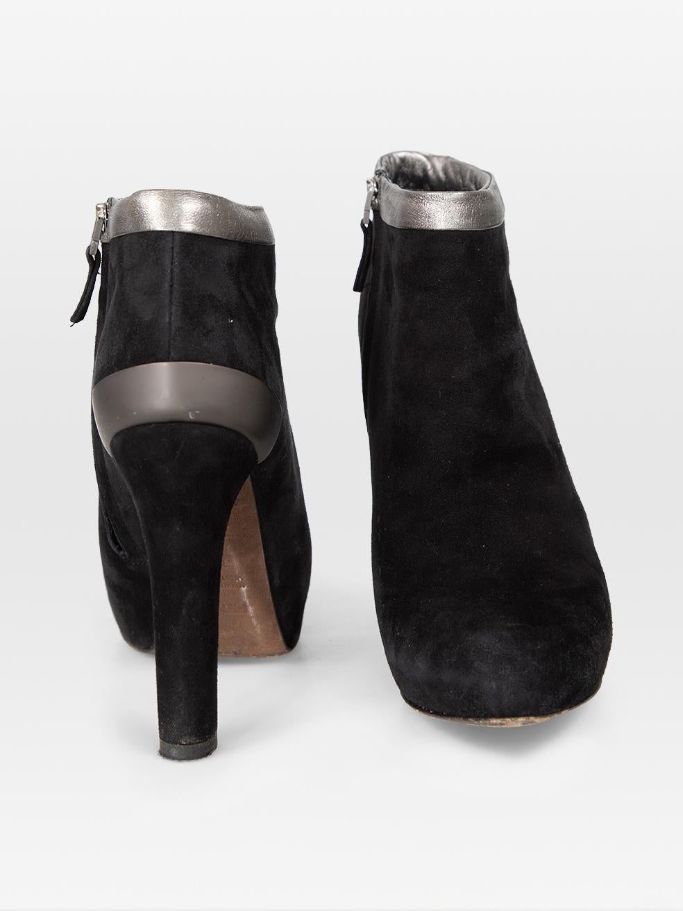Noir Fendi Bottes en daim noir et bordures métalliques Taille IT 37.5 en vente