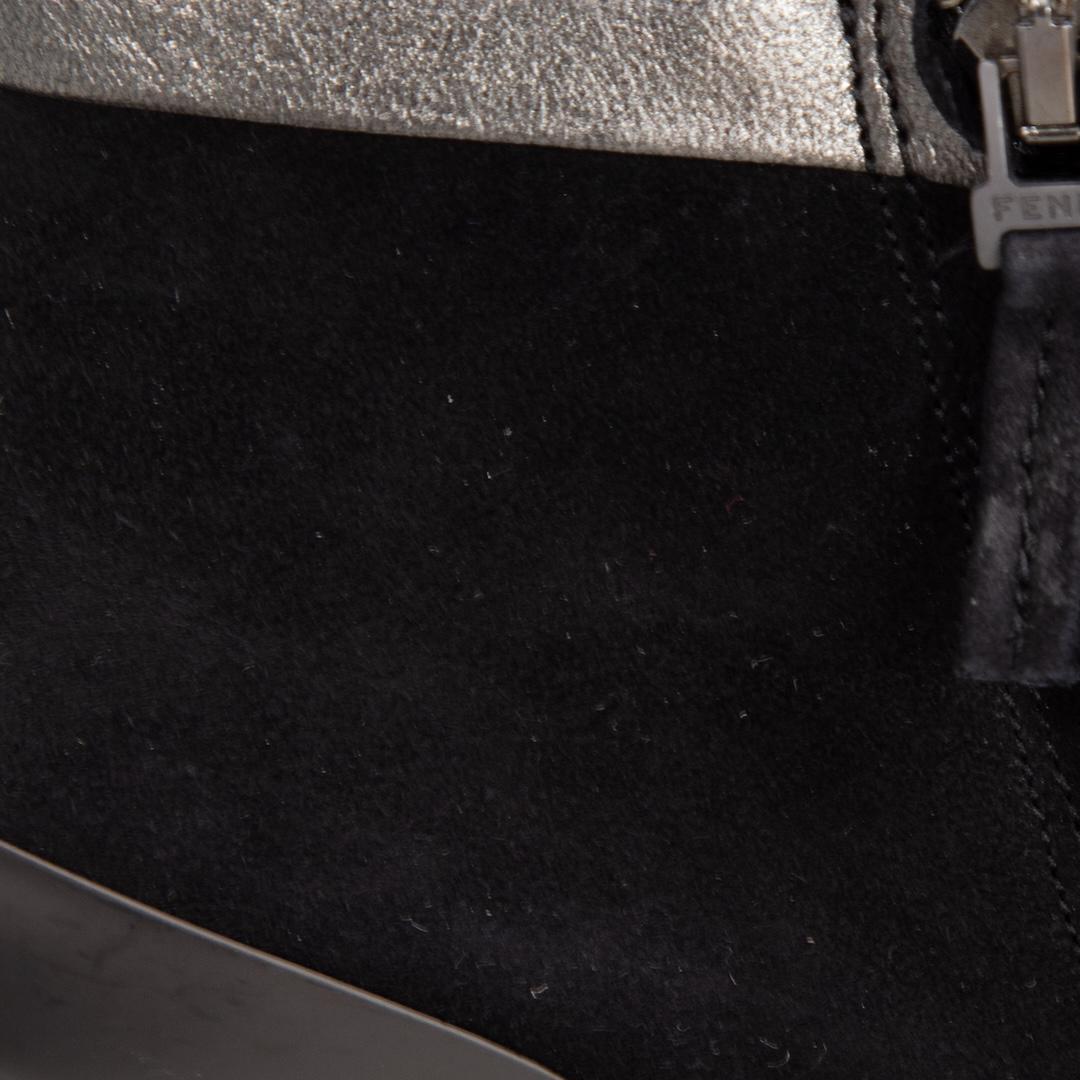 Fendi Bottes en daim noir et bordures métalliques Taille IT 37.5 Pour femmes en vente