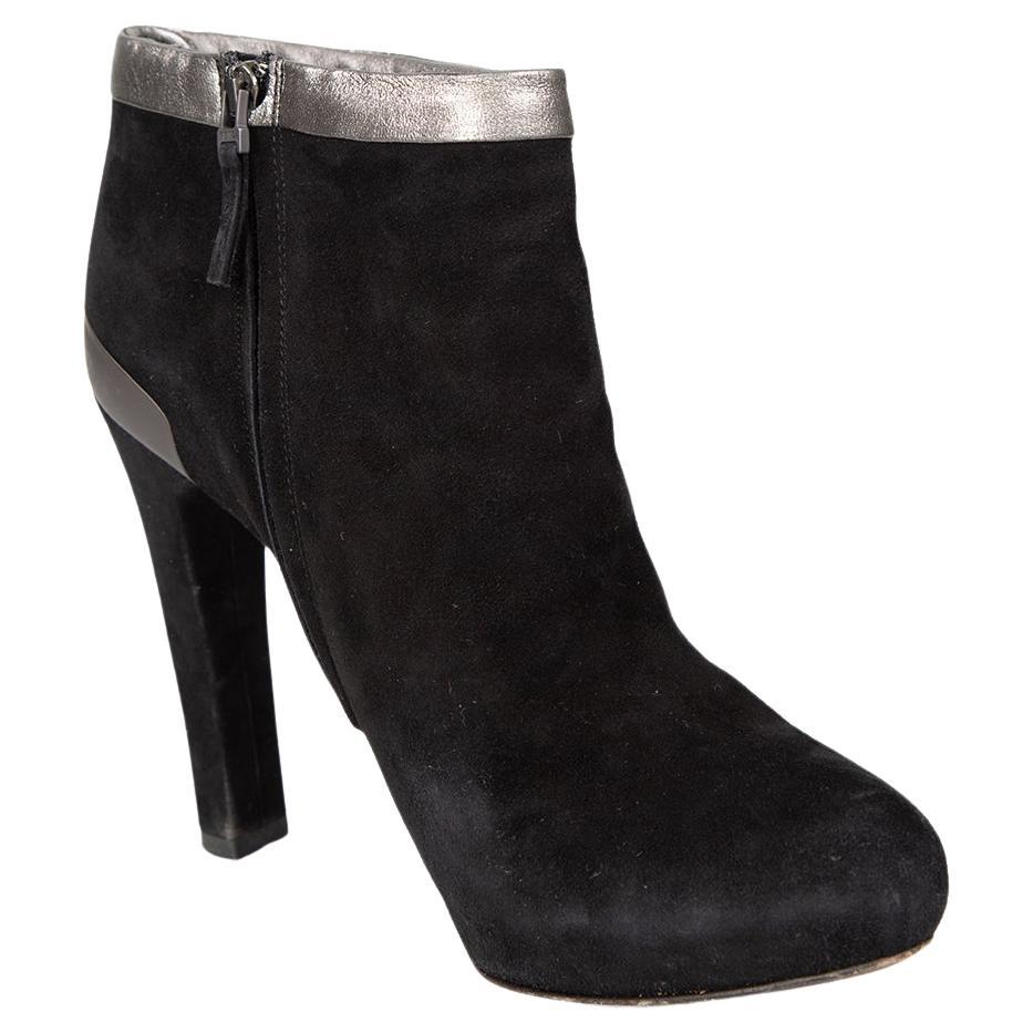 Fendi Stivali in pelle scamosciata nera e finiture metalliche misura IT 37,5