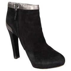 Fendi Stivali in pelle scamosciata nera e finiture metalliche misura IT 37,5