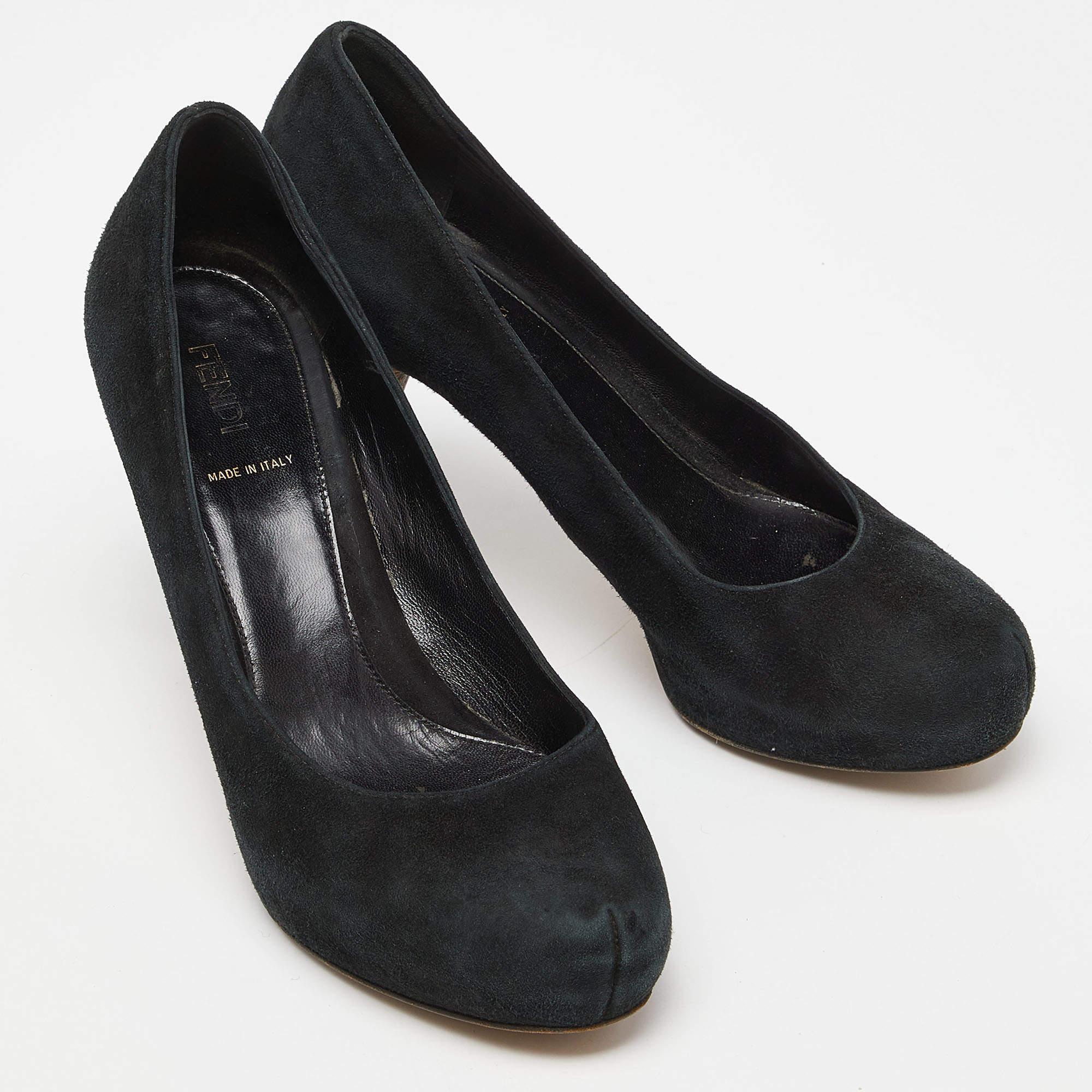 Fendi - Escarpins en daim noir à talon Zucca - Taille 37 État moyen - En vente à Dubai, Al Qouz 2