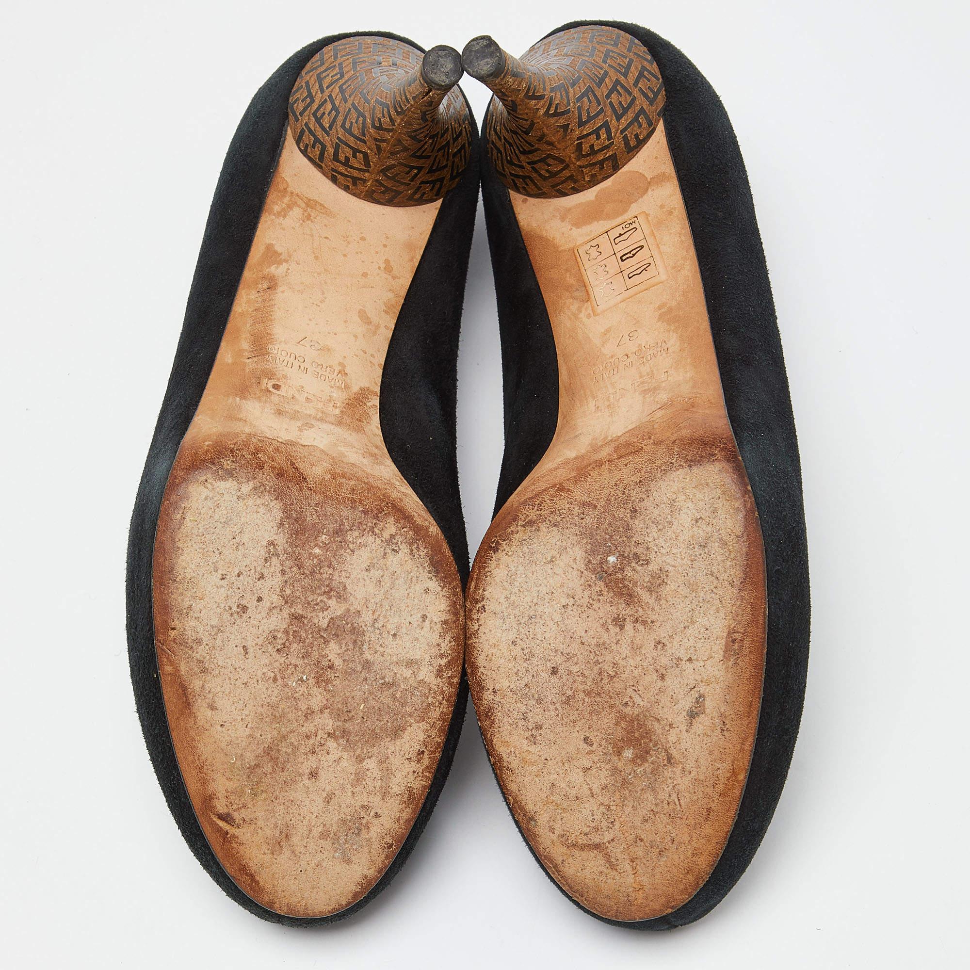 Fendi - Escarpins en daim noir à talon Zucca - Taille 37 en vente 1
