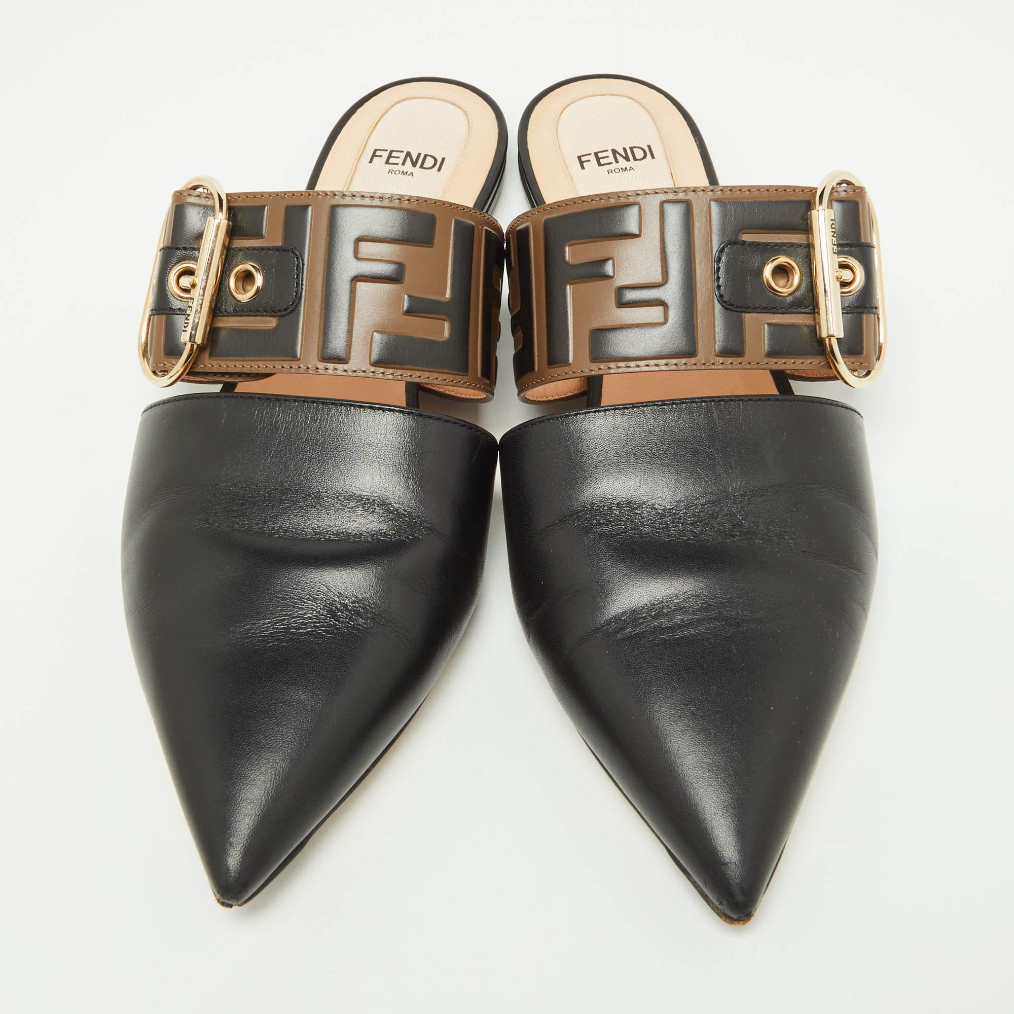 Create a stunning casual look with this pair of mules from Fendi. Crafted from leather, the sandals bring pointed toes, Zucca buckle strap at the ankles, and sturdy soles.

