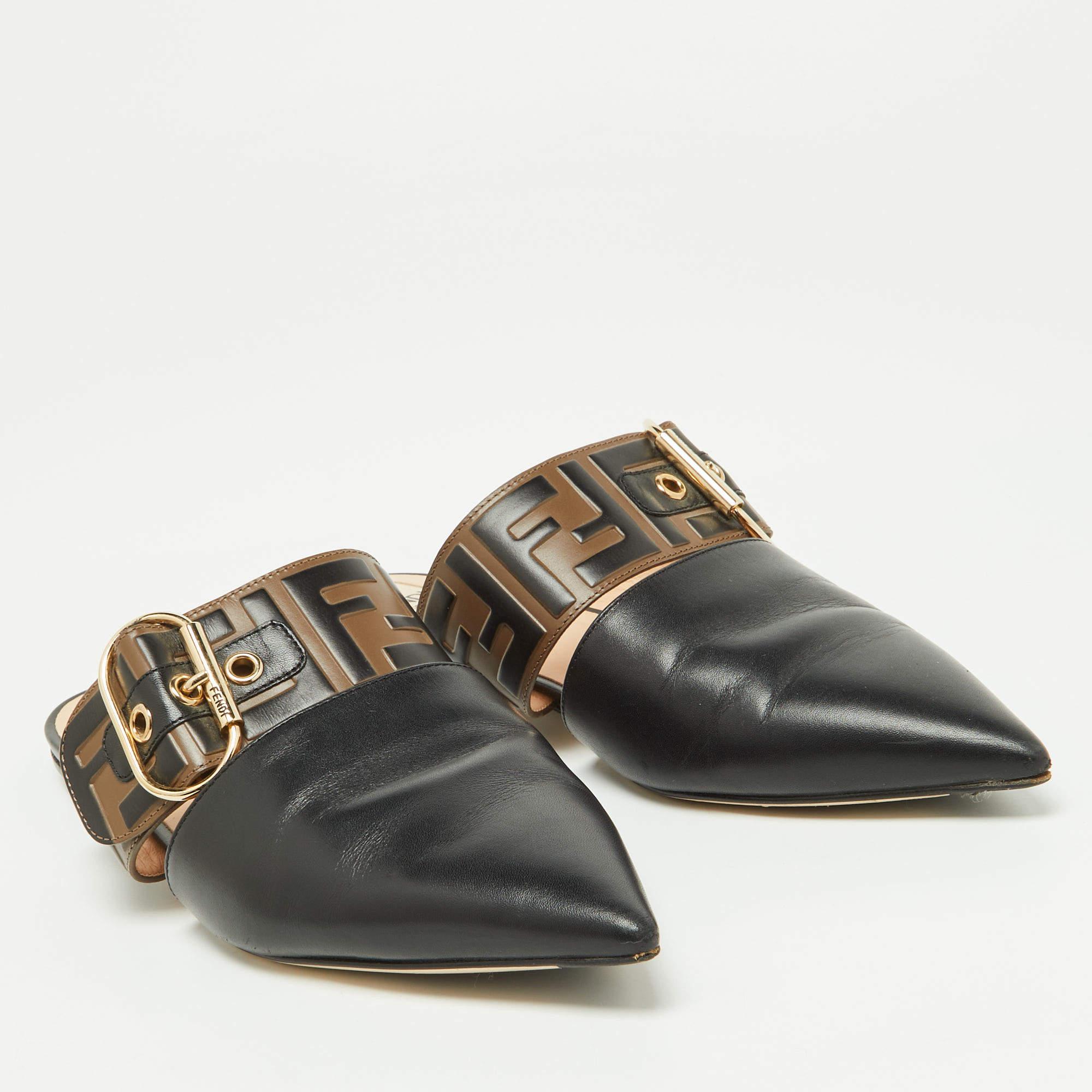 Fendi Black/Tobacco Zucca Leather Flat Mule Sandals Size 37 In Good Condition For Sale In Dubai, Al Qouz 2