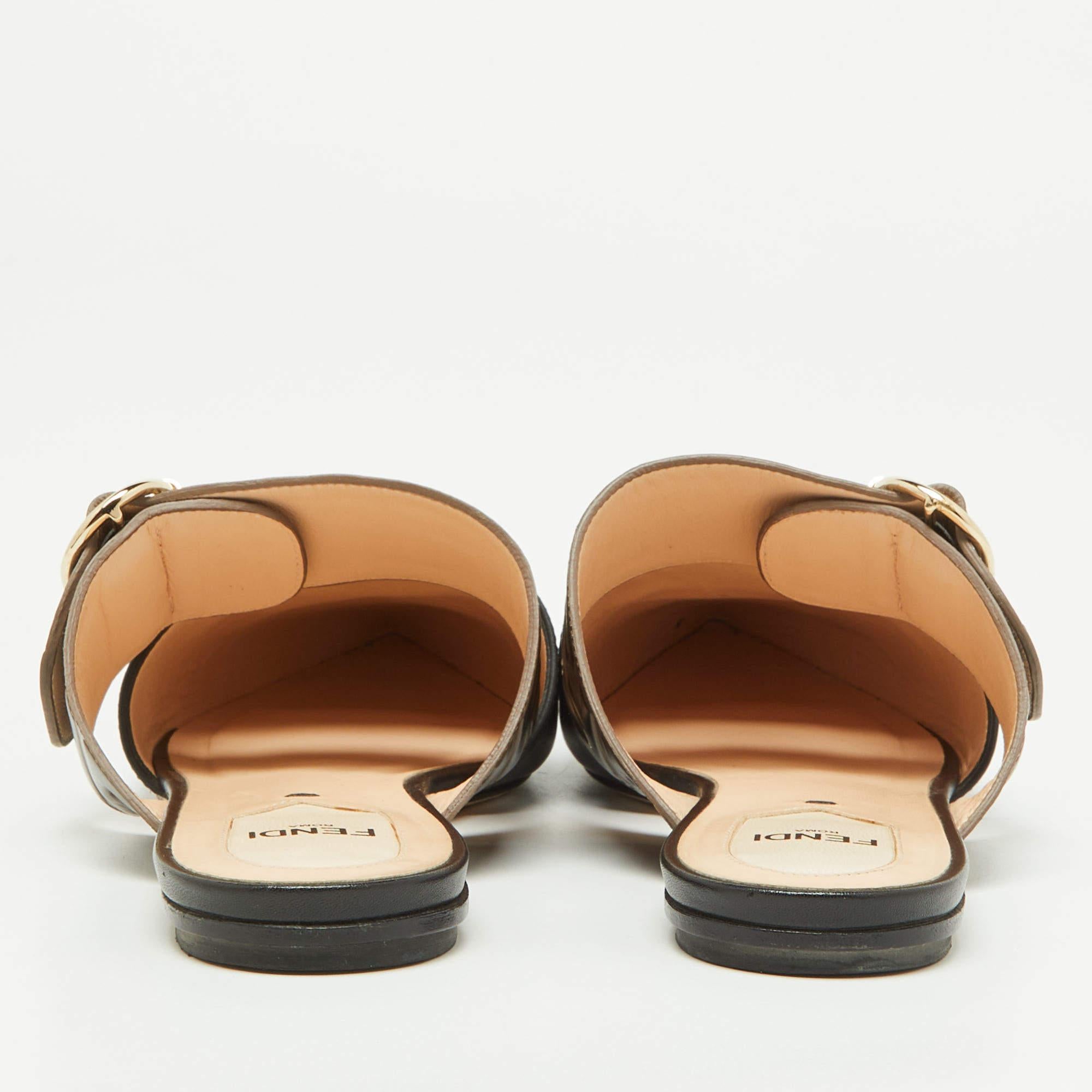 Fendi Black/Tobacco Zucca Leather Flat Mule Sandals Size 37 For Sale 2