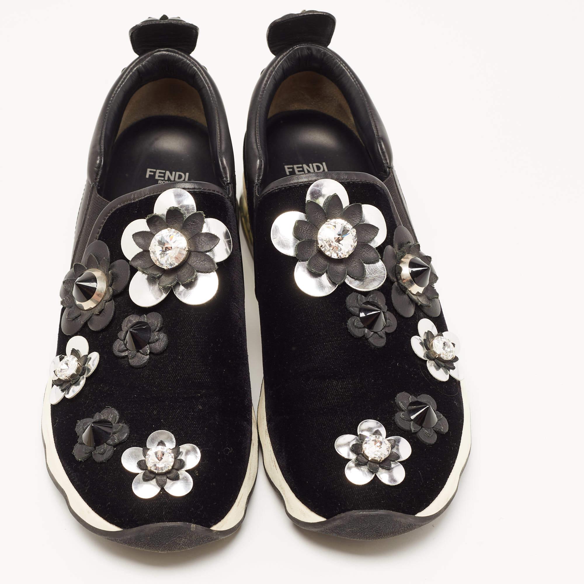 Fendi Black Velvet and Leather Flowerland Slip On Sneakers Size 39 In Good Condition For Sale In Dubai, Al Qouz 2