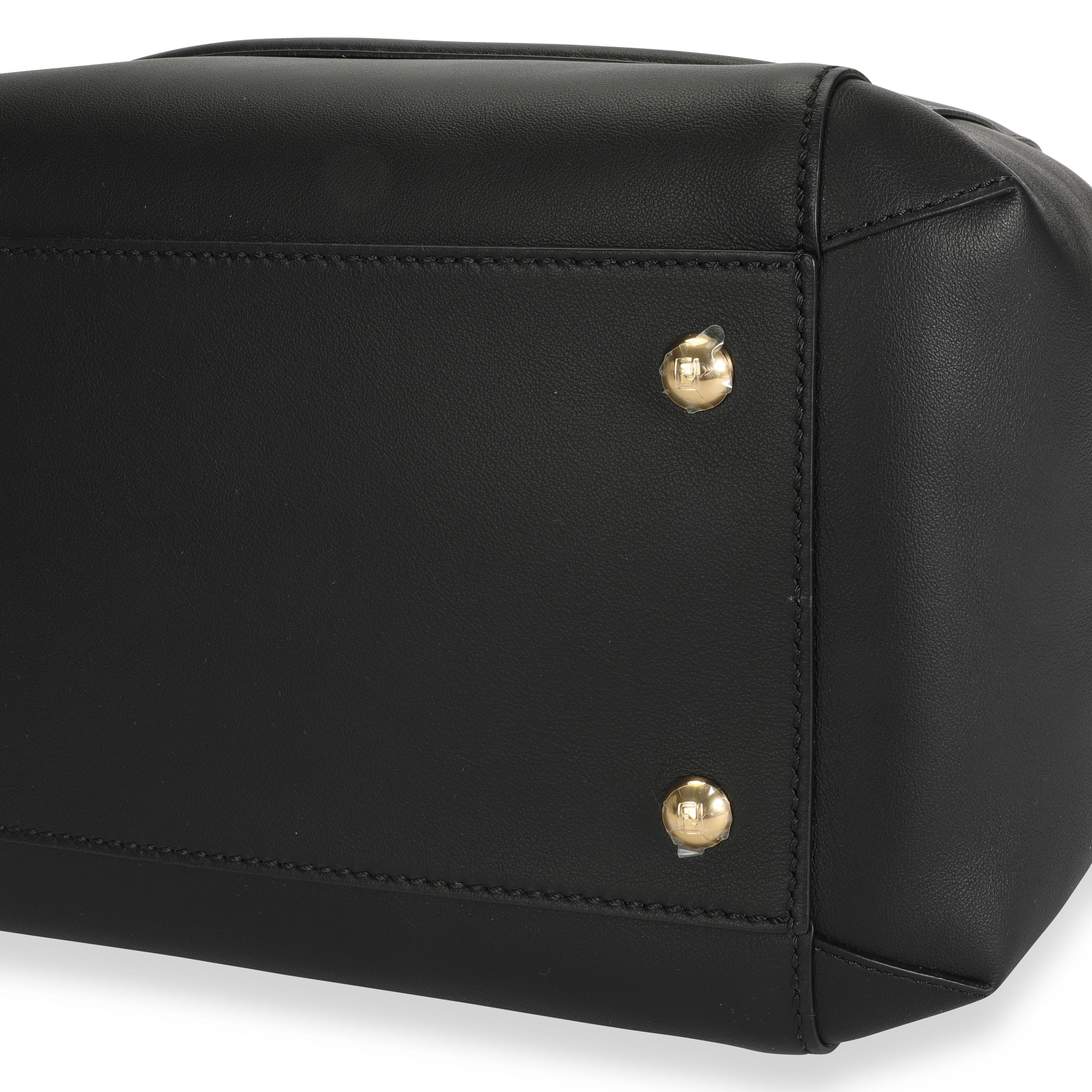 Fendi Vitello Schwarze Bucket Bag aus Leder mit Karligraphie-Kette im Angebot 3