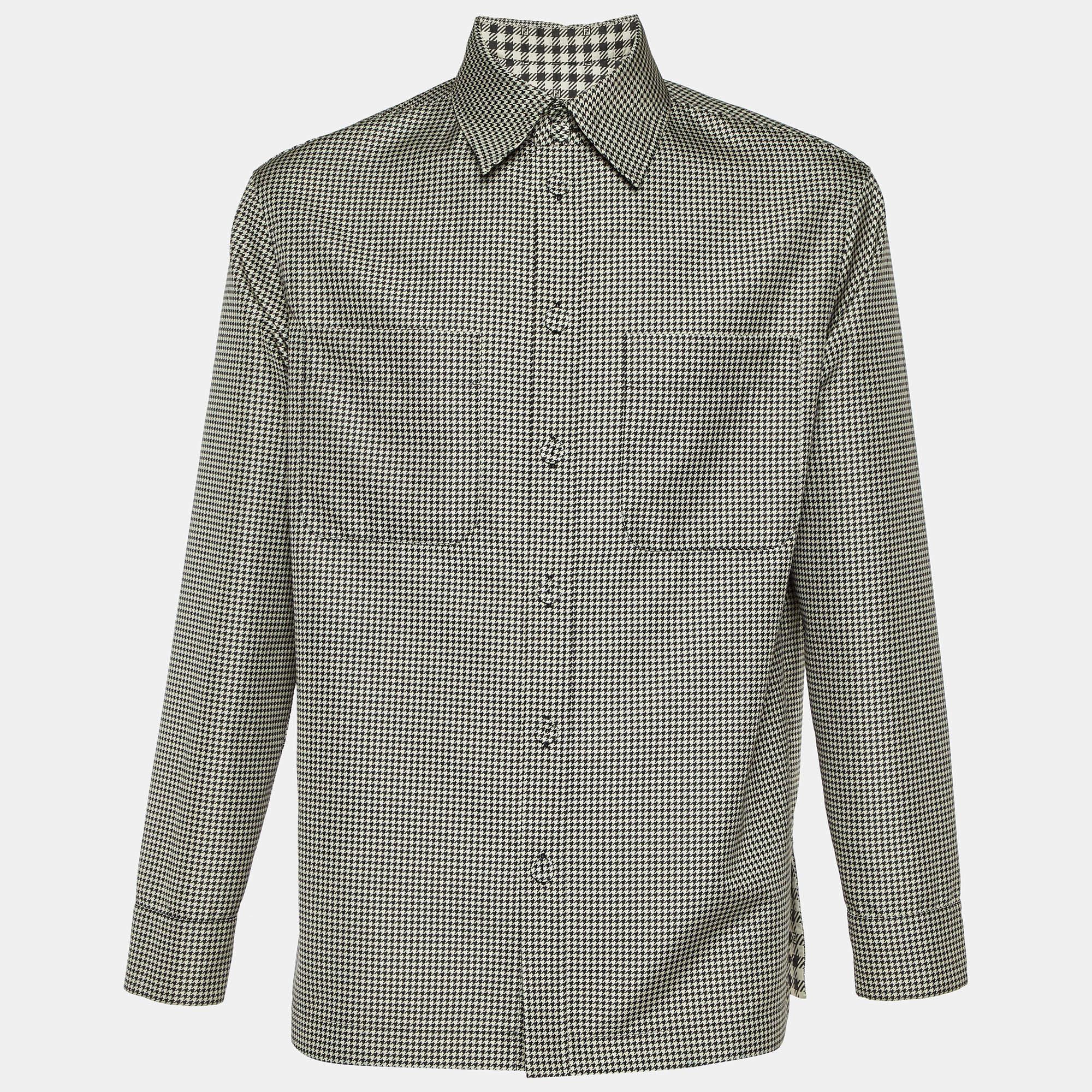Verleihen Sie Ihrem Outfit eine Extraportion Stil mit dieser hochmodischen Jacke. Maßgeschneidert aus hochwertigen MATERIALEN  Es verkörpert eine zeitgenössische Atmosphäre und ist voller funktioneller Eigenschaften.