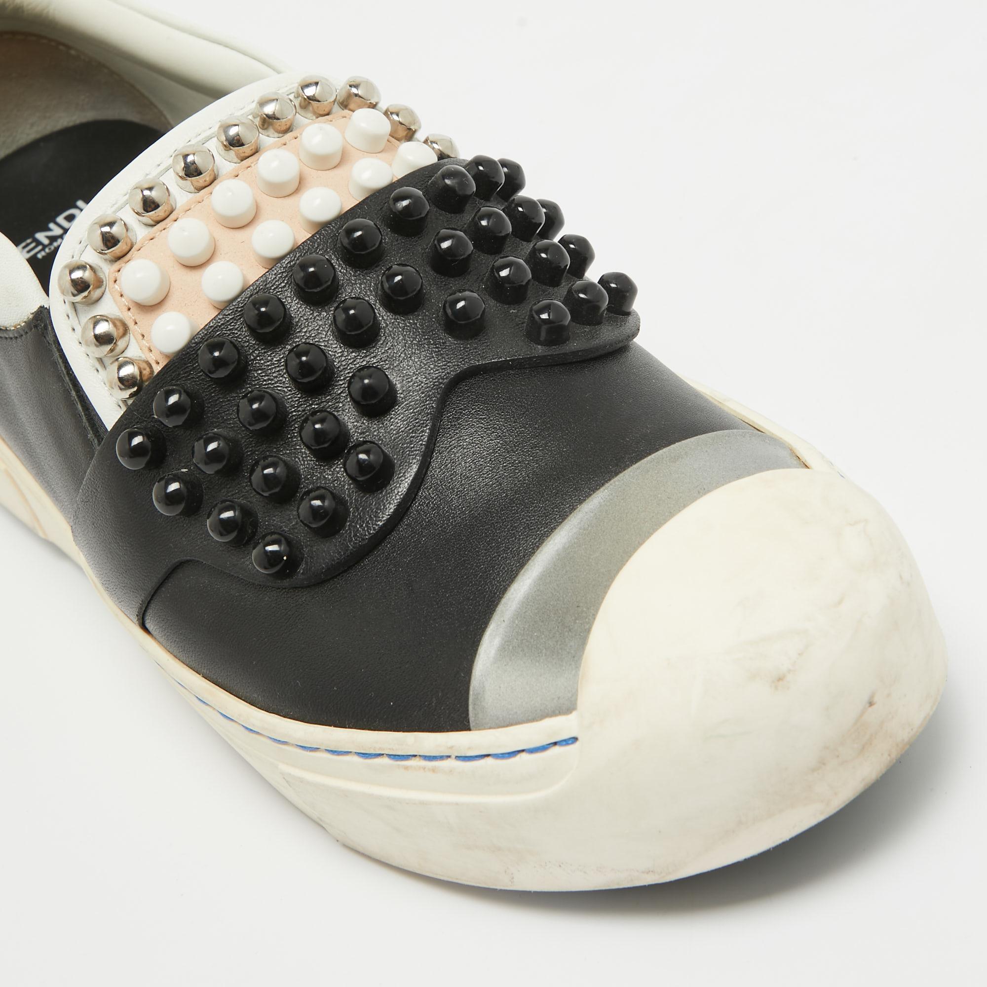Fendi Negro/Blanco Cuero Tachonado Karl Lover Zapatillas Slip On Talla 37 en venta 3
