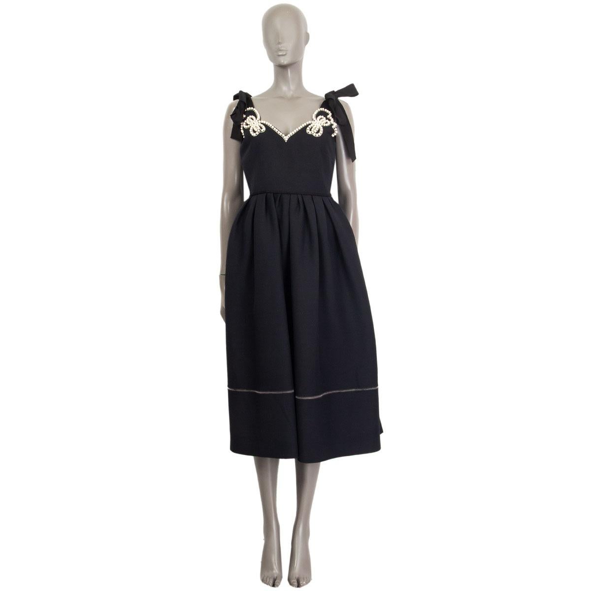 100% authentic Fendi pearl embellished sleeveless dress, resort 2018 collection, in black wool (77%) and silk (23%) with a sewing-cut at the waistline, flared pleated skirt and ribbons embellishment at the shoulders. Closes with one hook and a