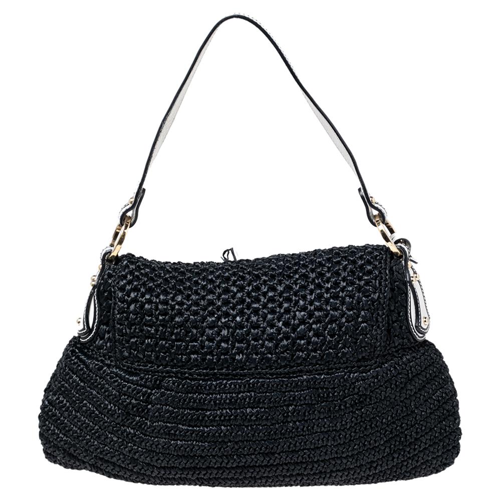 The use of woven straw in its design gives this Fendi bag a unique appeal. It features gold-tone hardware, a single flat handle, and flap closure. Lined with logo-printed fabric, it has a roomy interior to keep your essentials secure. Let this bag