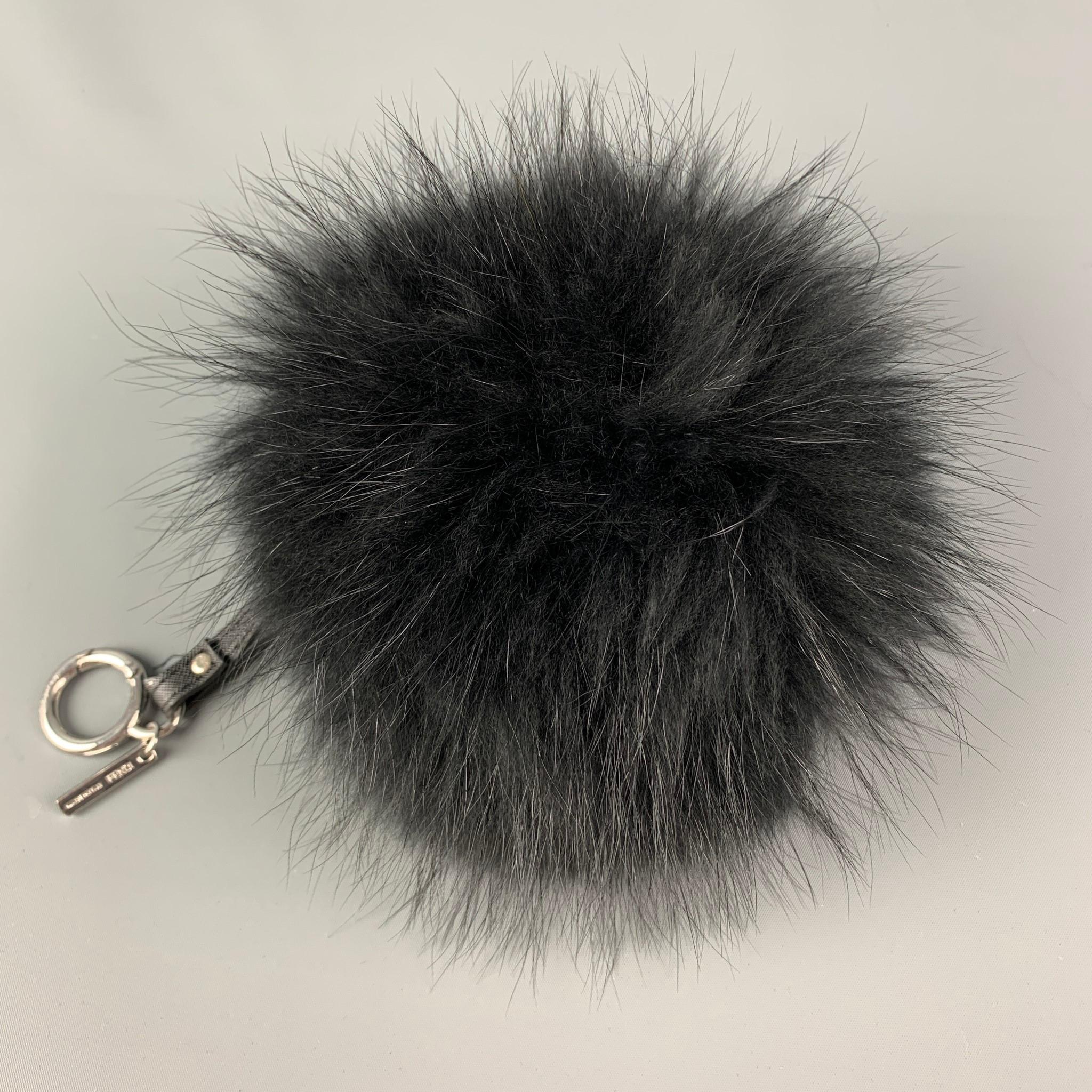 FENDI 'Bag Bug' keyring comes in black calfskin leather with a silver fox fur trim. Made in Italy. 

Excellent Pre-Owned Condition.

Length: 5 cm.
Width: 5 cm. 