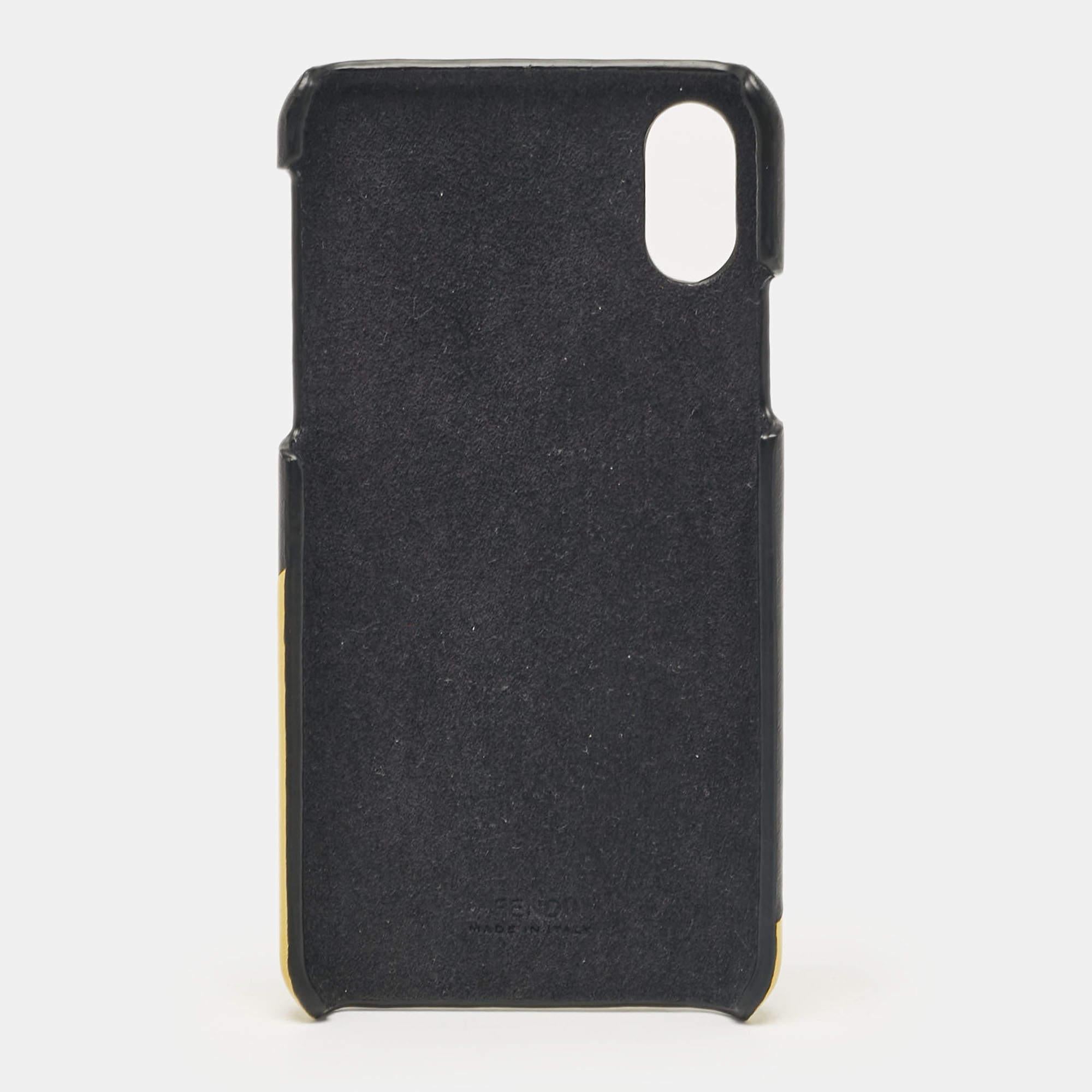 Scegli un modo elegante per proteggere il tuo telefono con questa cover Fendi realizzata in pelle nei colori nero e giallo. È adatto all'iPhone X.