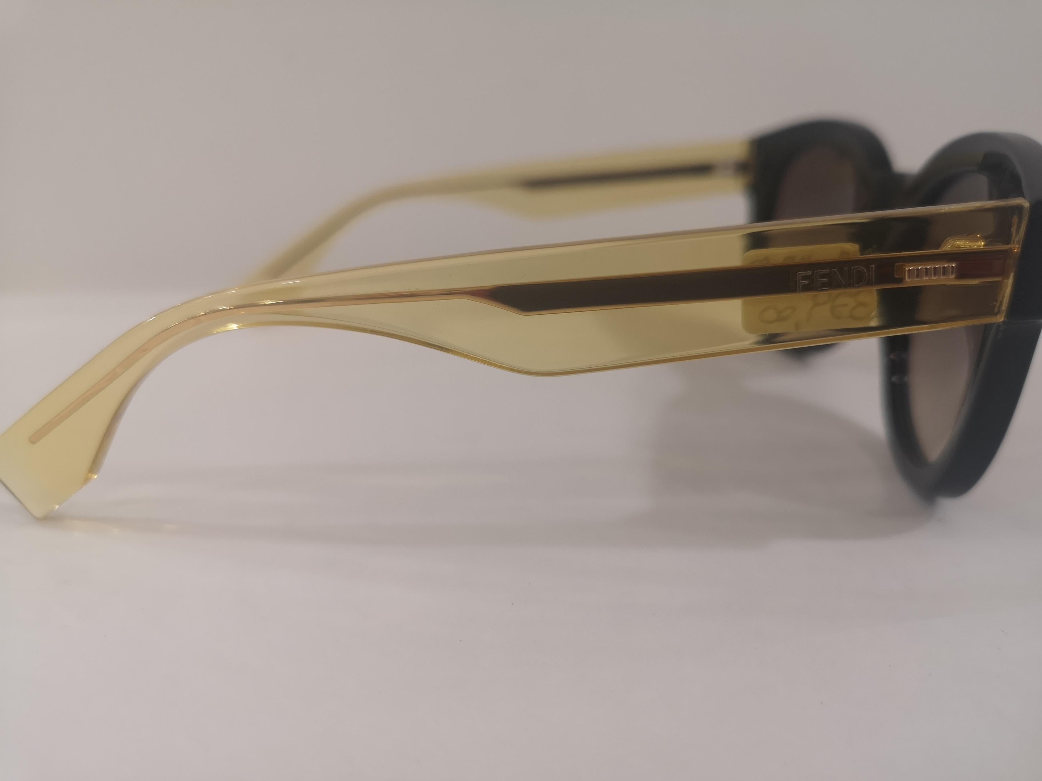 Fendi black yellow sunglasses NWOT In New Condition In Capri, IT