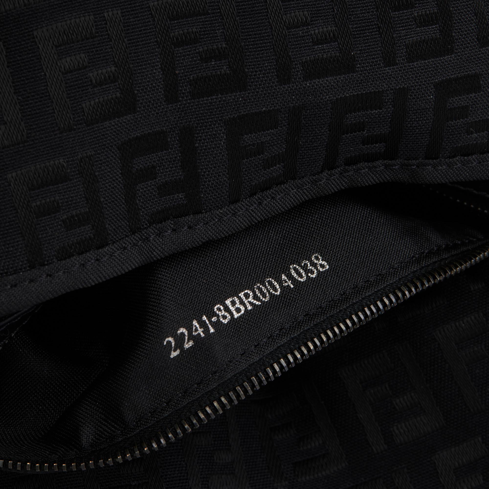 Fendi Black Zucca Canvas & Calfskin Leather Vintage Mama Baguette en venta 5