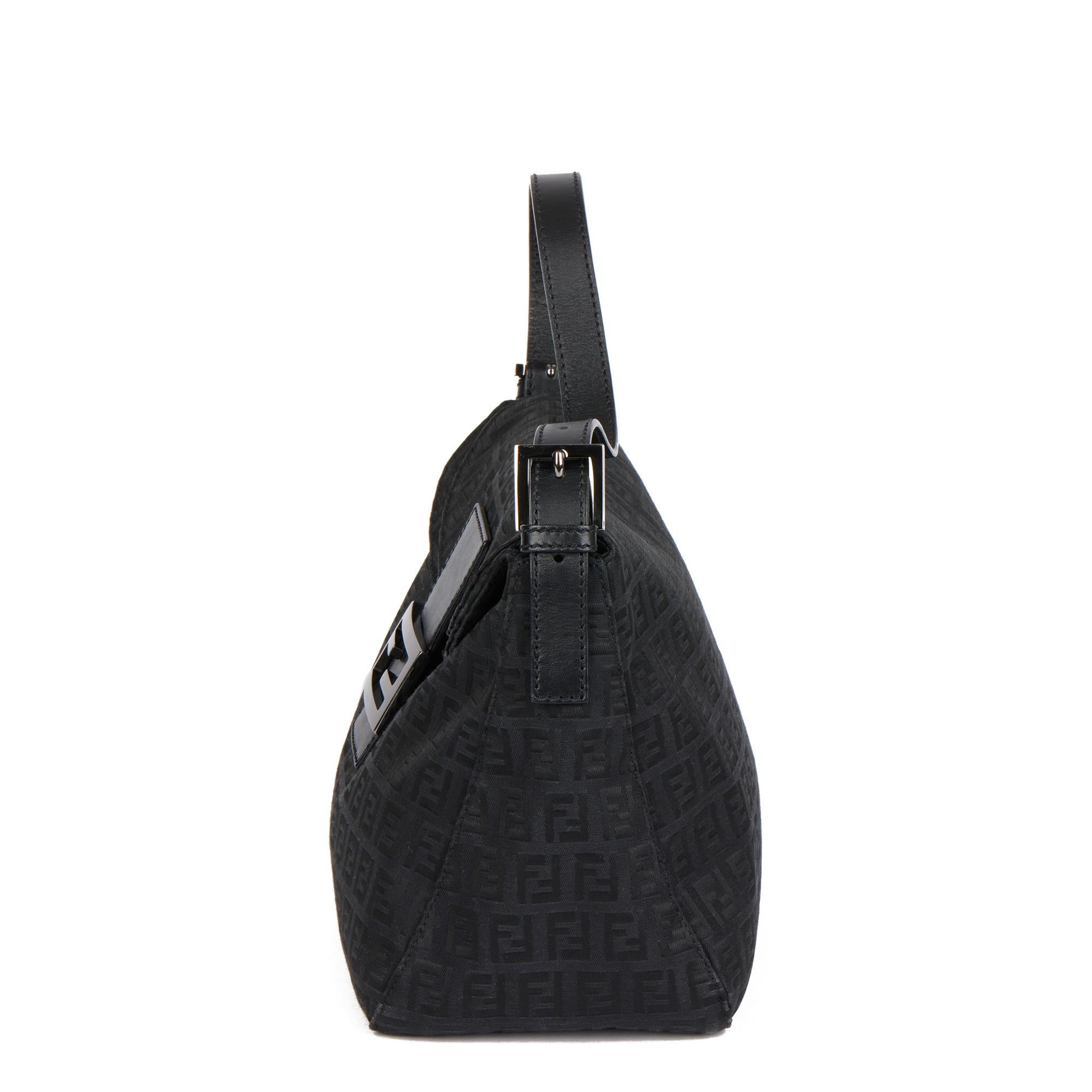 Fendi Black Zucca Canvas & Calfskin Leather Vintage Mama Baguette Negro en venta