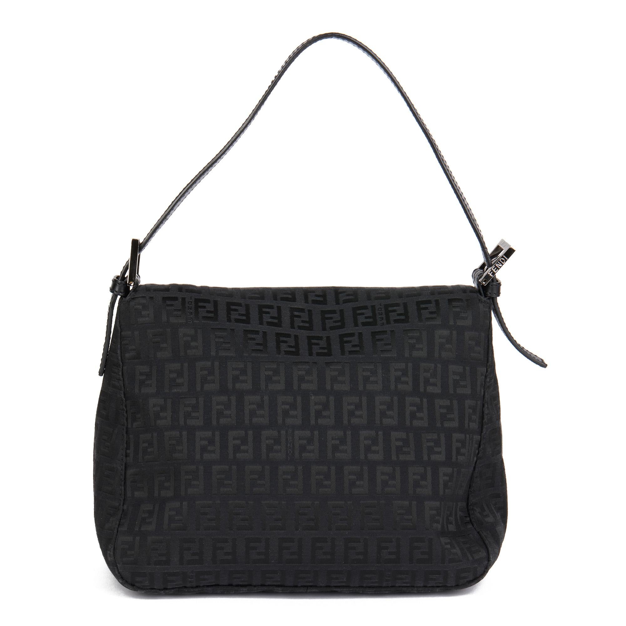 De las mujeres Fendi Black Zucca Canvas & Calfskin Leather Vintage Mama Baguette en venta