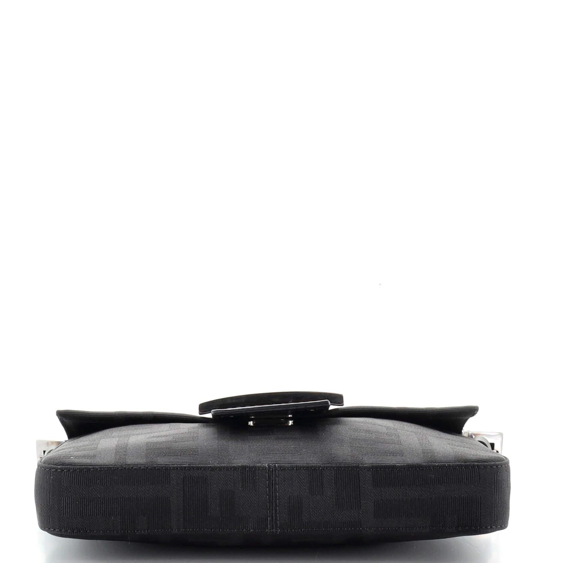 Fendi Zucca Mini Baguette Umhängetasche aus Segeltuch in Schwarz im Zustand „Gut“ im Angebot in Irvine, CA