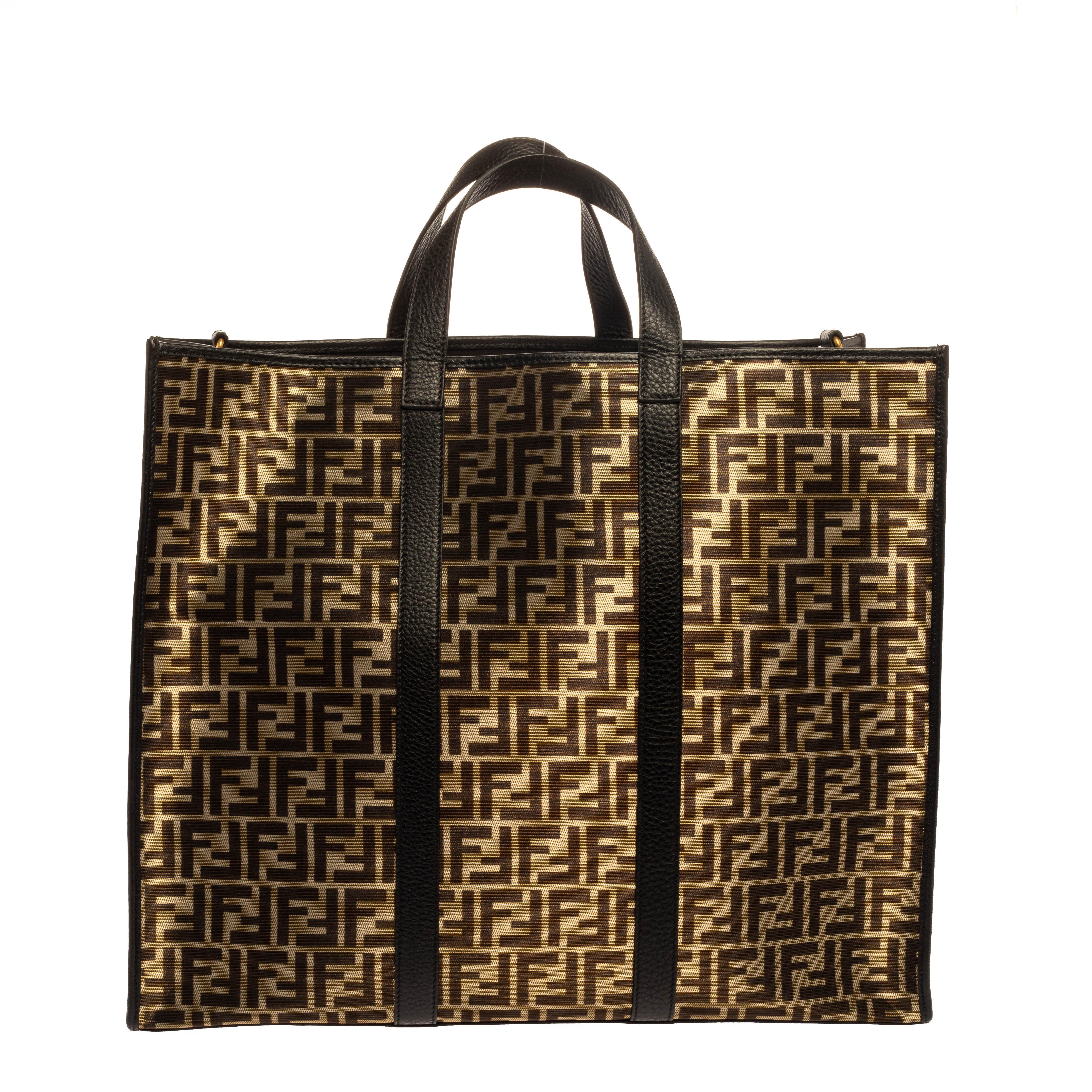 This stunning Karligrphy tote is equal parts functional and stylish. It has been crafted meticulously in Italy and made from Zucca jacquard fabric and leather. It comes in a lovely shade of black and is perfect for a host of occasions. It has dual