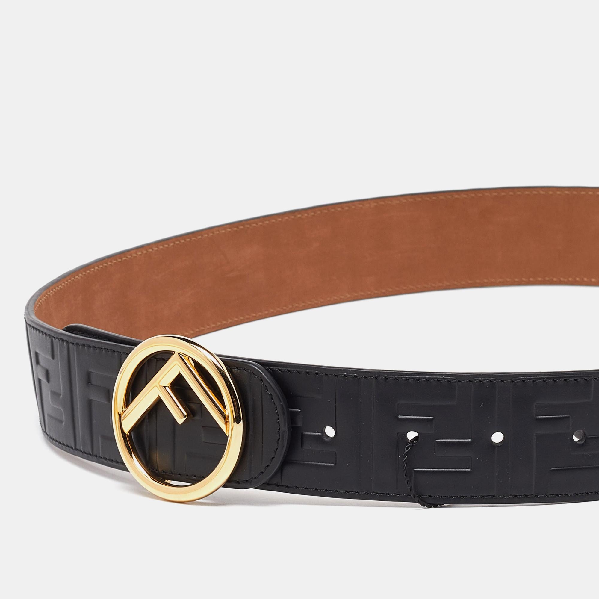 Presenting a Fendi belt that has been crafted to be durable and to suit all your refined looks. High in durability and appeal, this belt is a fine element of luxury.