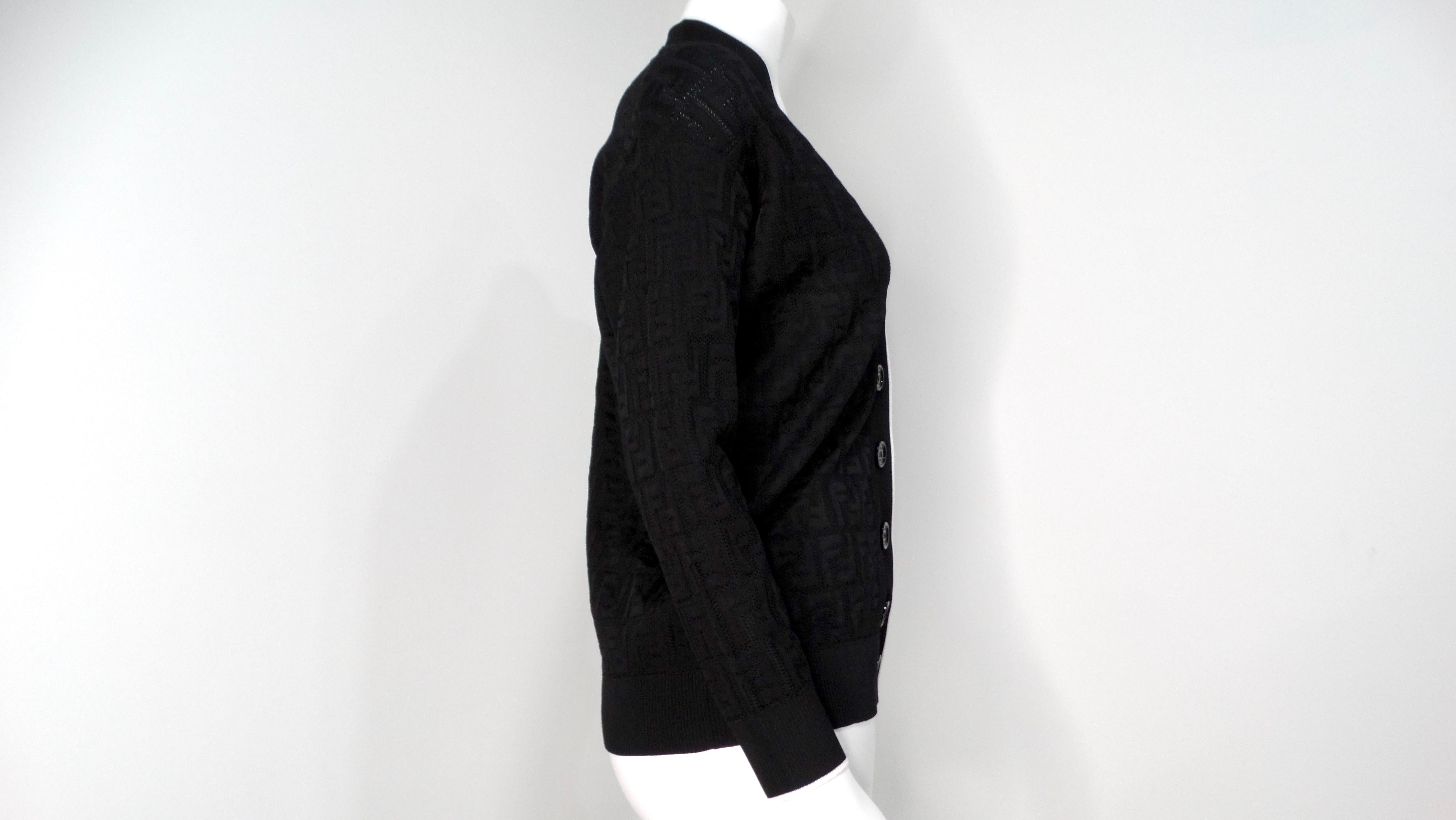 Fendi - Cardigan noir à boutons avec doublure blanche et monogramme Zucca Bon état - En vente à Scottsdale, AZ