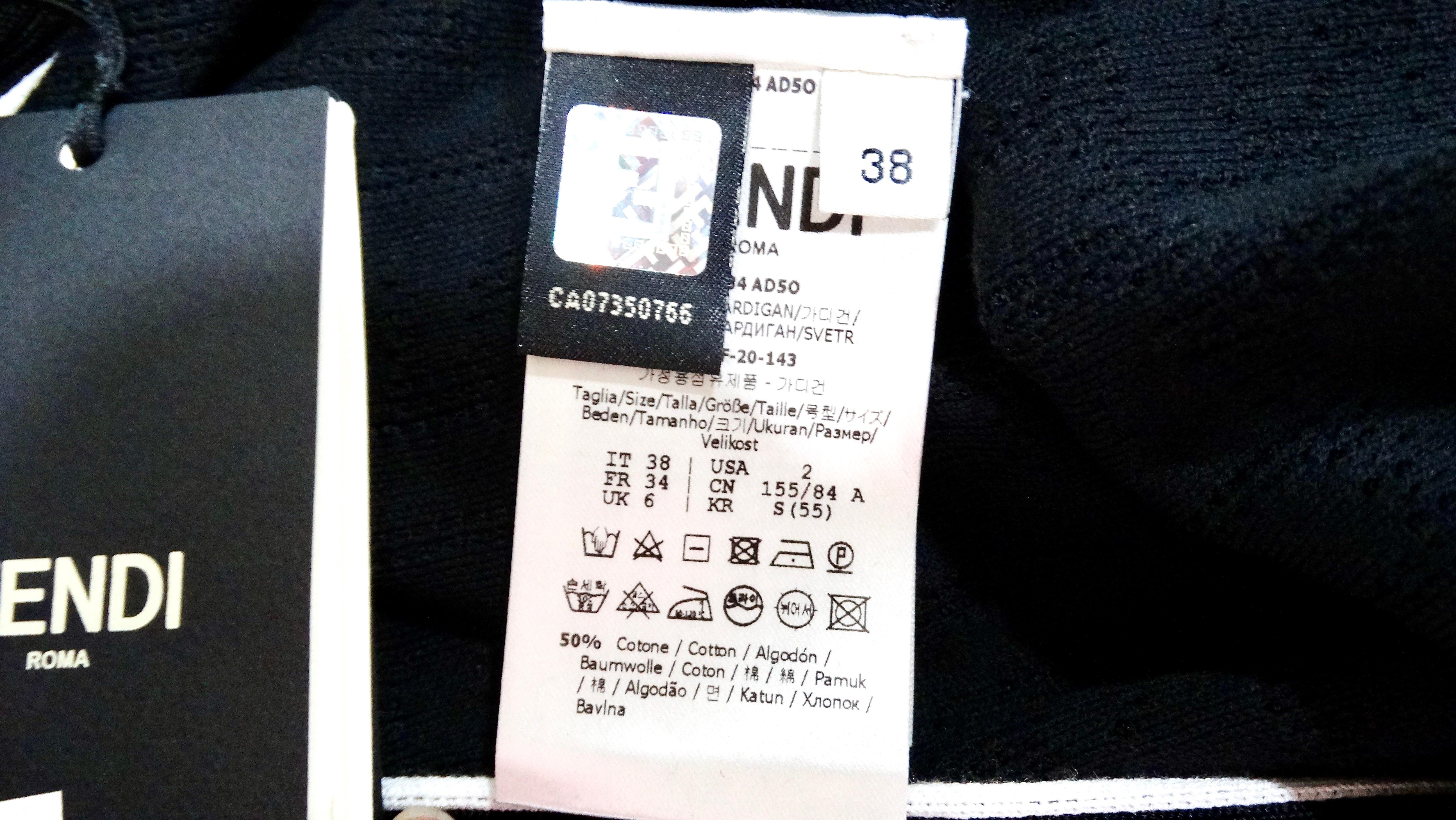 Fendi Schwarzer Zucca Monogram Strickcardigan mit V-Ausschnitt im Angebot 4