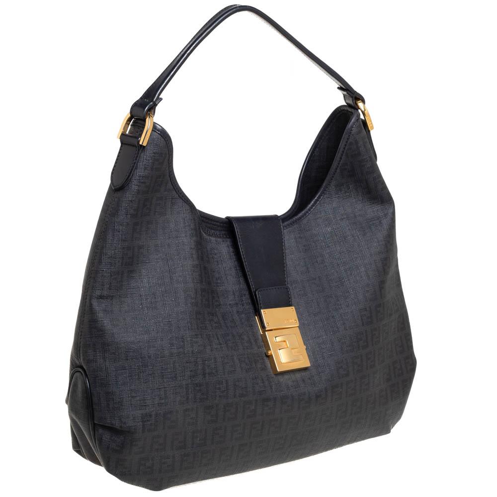 This Fendi bag is an example of the brand's fine designs blended with the latest trends in fashion. Attain a metropolitan look when you match this black-hued hobo bag with your favorite outfit. This bag has been crafted from Zucchino canvas and