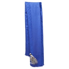 Châle en soie et laine Karlito de Fendi, bleu, avec détails appliqués