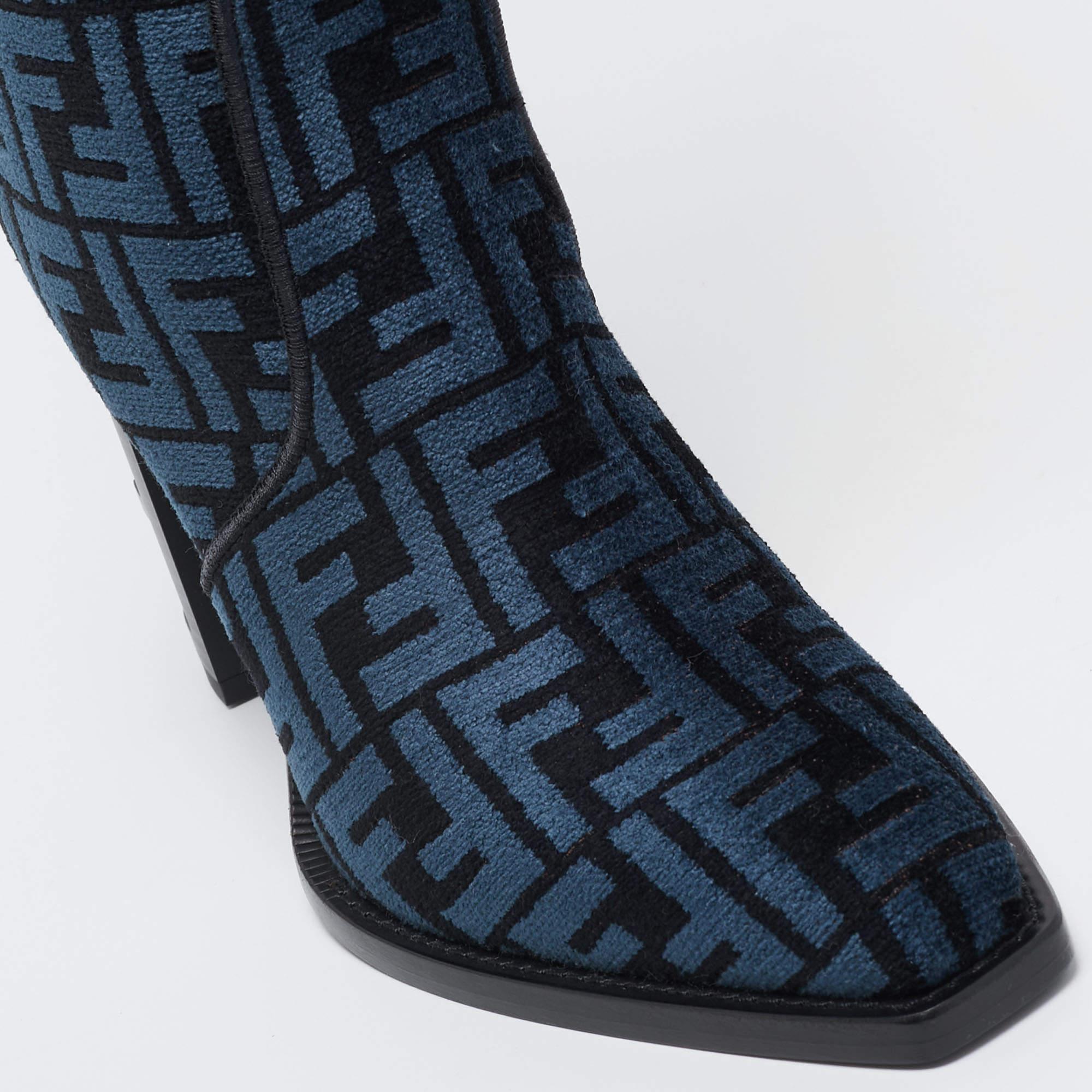 Les bottes sont un élément essentiel de votre garde-robe, et ces bottes, fabriquées à partir de matériaux de première qualité, sont un bon choix. Offrant le meilleur du confort et du style, cette paire à semelle robuste sera parfaite avec un jean