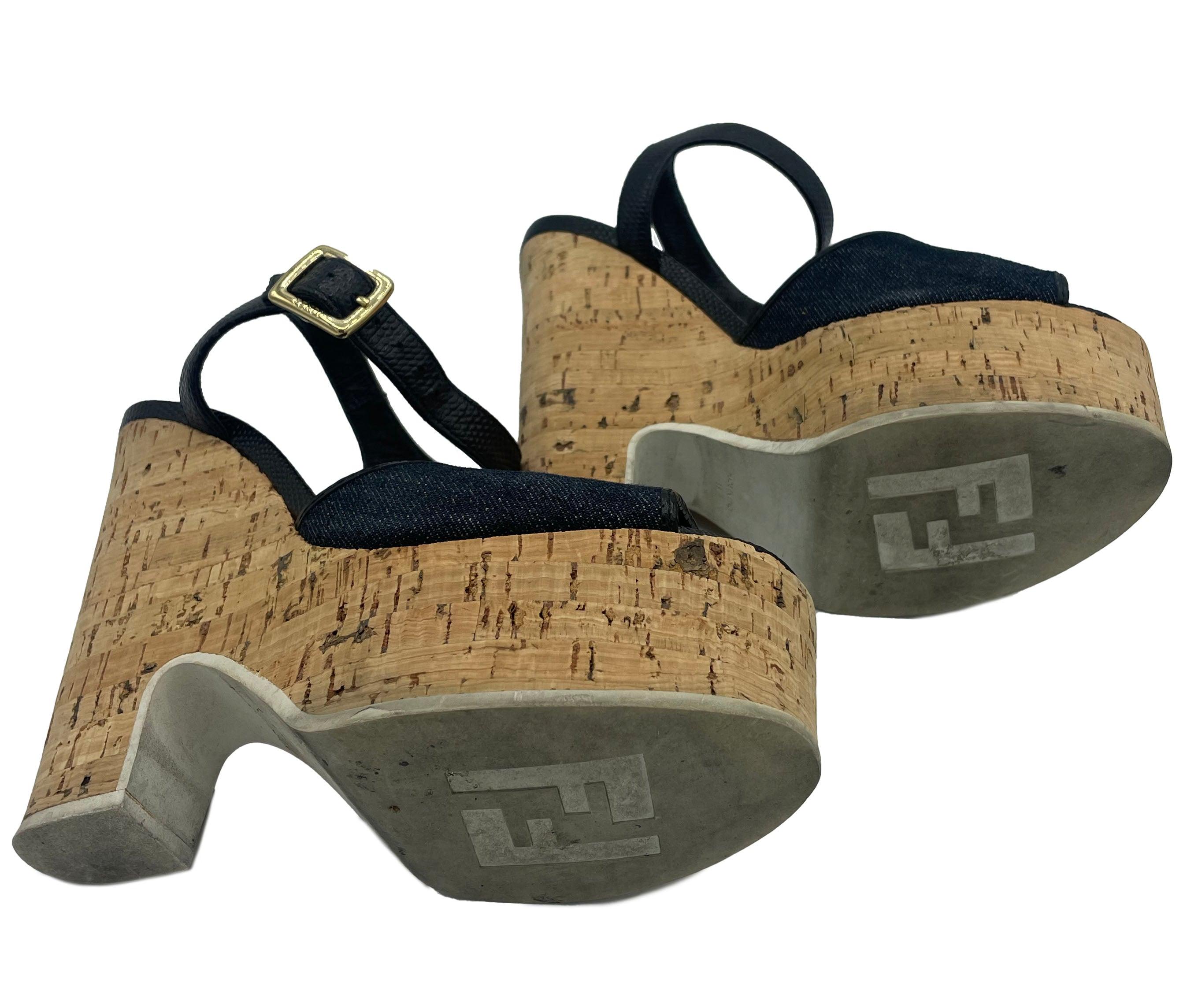 Marrone Fendi - Sandalo con zeppa in sughero e denim blu, 35 anni, 2000 in vendita