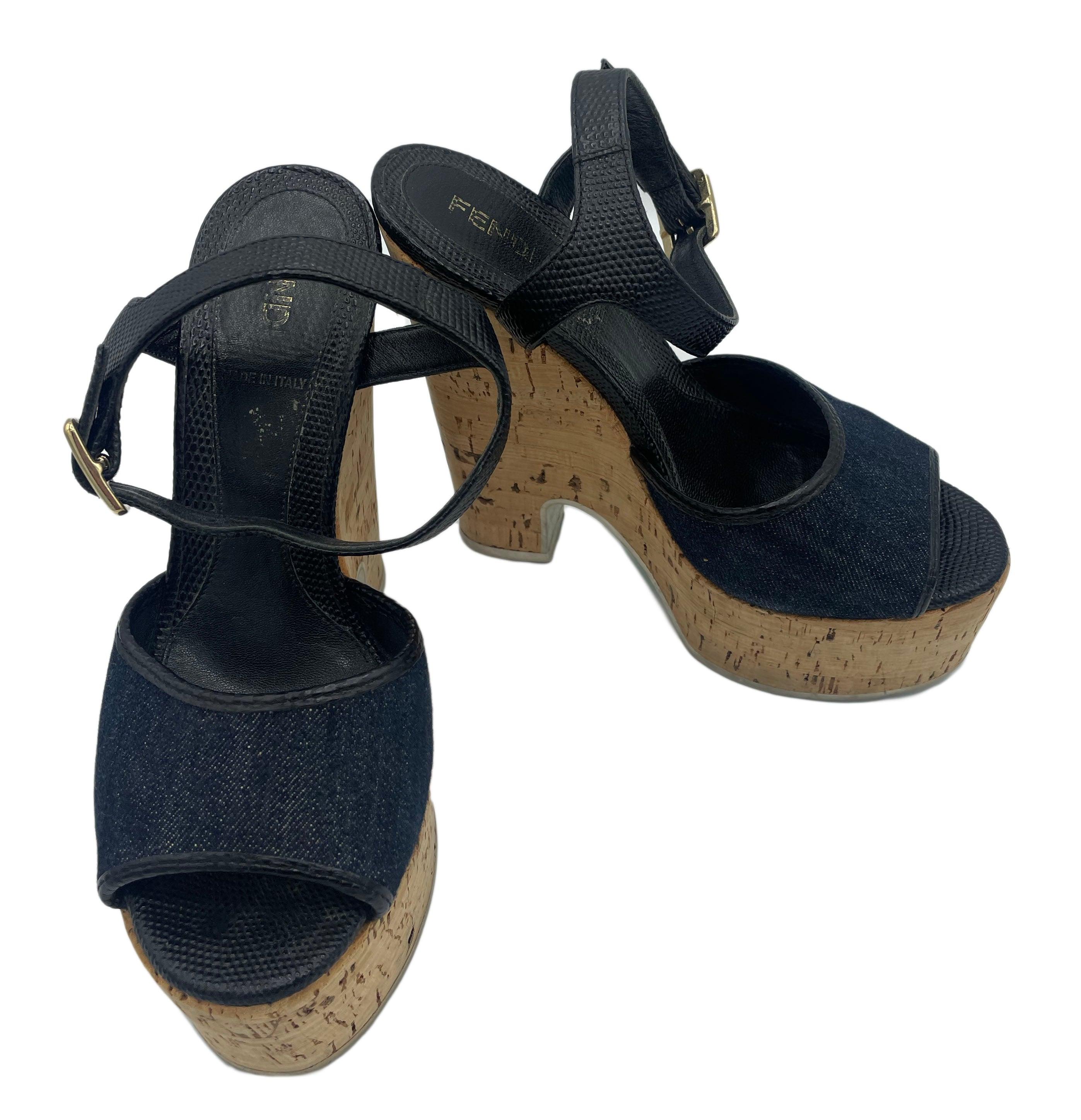 Fendi - Sandalo con zeppa in sughero e denim blu, 35 anni, 2000 In condizioni buone in vendita a Los Angeles, CA
