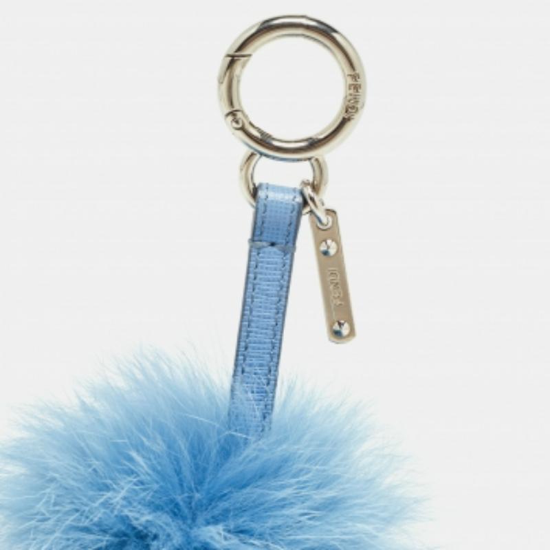 Fendi Blau Pelz und Leder Pom Pom Tasche Charme im Zustand „Hervorragend“ im Angebot in Dubai, Al Qouz 2