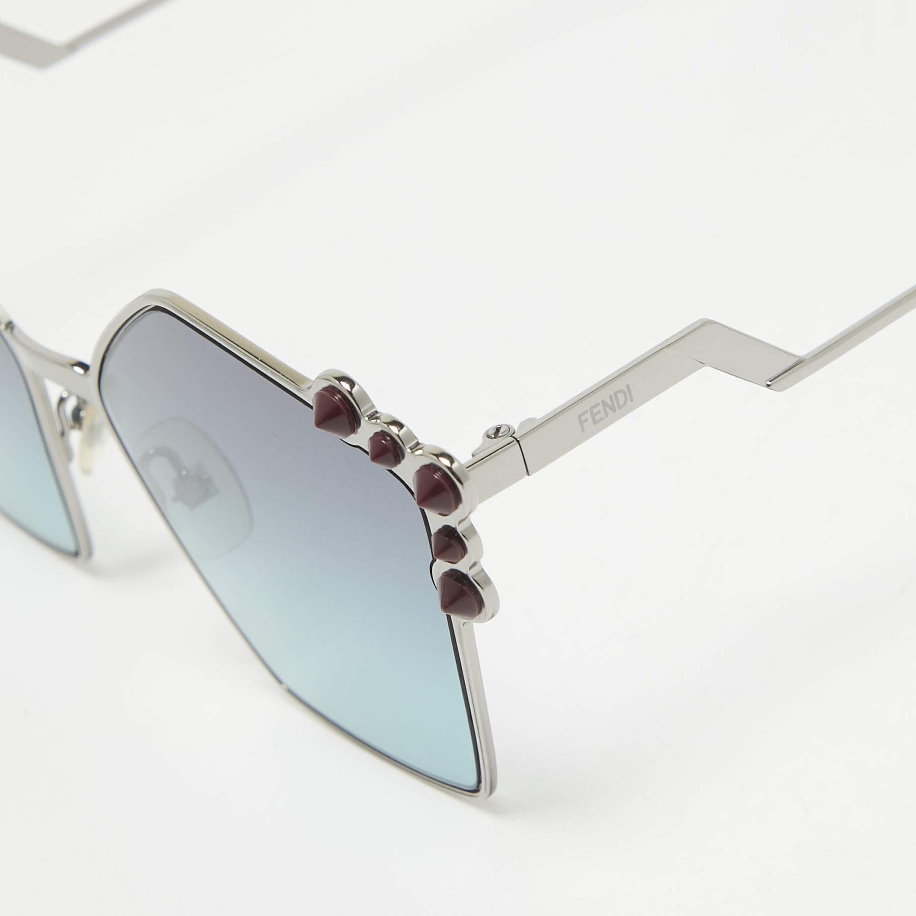 Complementing a wide variety of outfits  these sunglasses will keep your eyes properly protected. This chic accessory is made from quality materials and makes for a perfect companion for a sunny day outing.