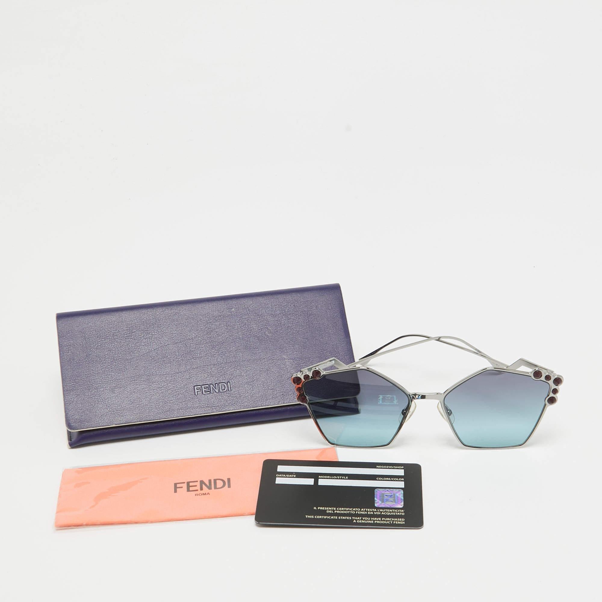 Fendi Blue Gradient FF 0261/S Spike Cat Eye Sunglasses In Good Condition In Dubai, Al Qouz 2