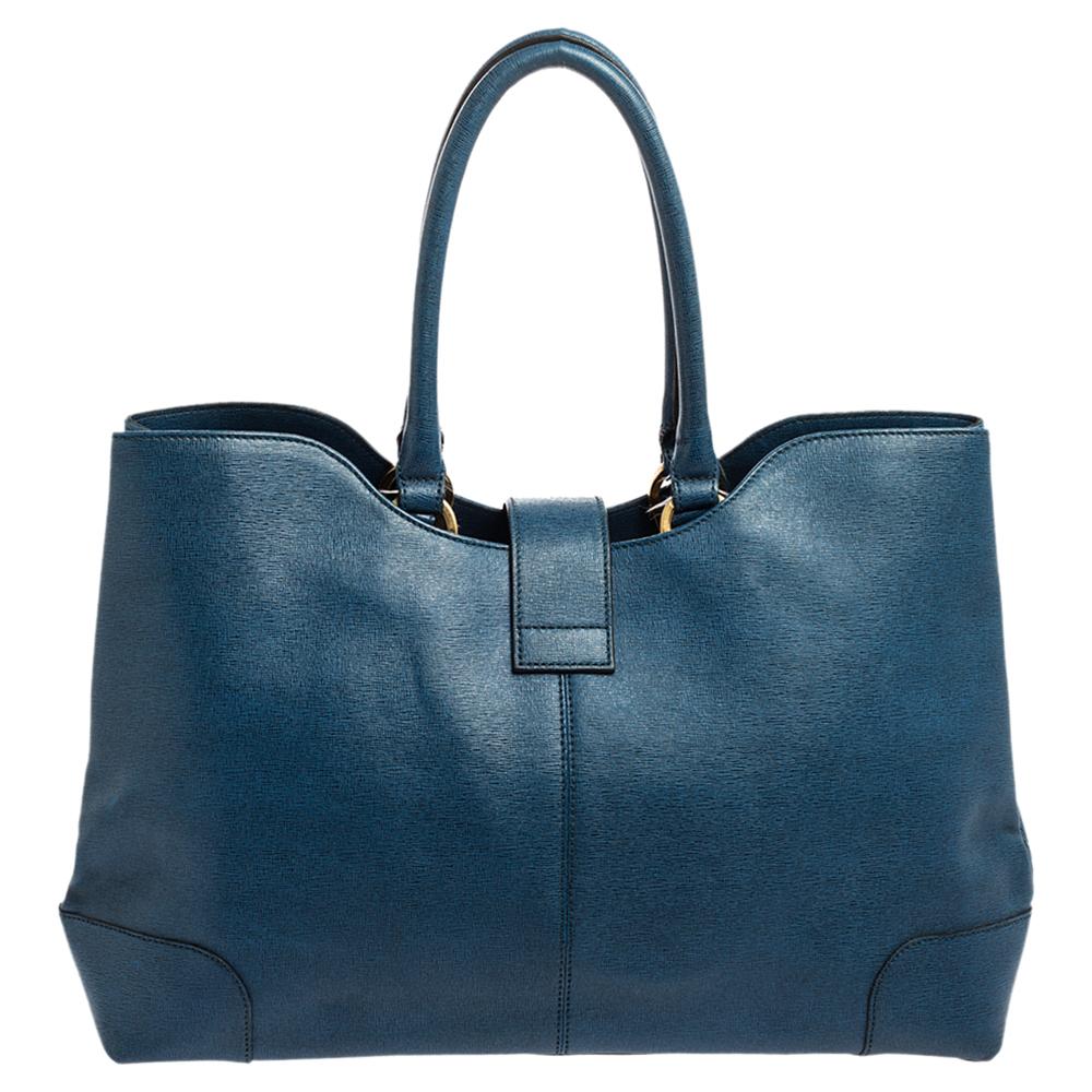 An absolute beauty, this shopping tote is a Fendi creation. Crafted from blue leather, the bag features two handles, gold-tone hardware, and a fabric interior sized perfectly to hold your essentials. This tote is a must-have!

Includes: Original