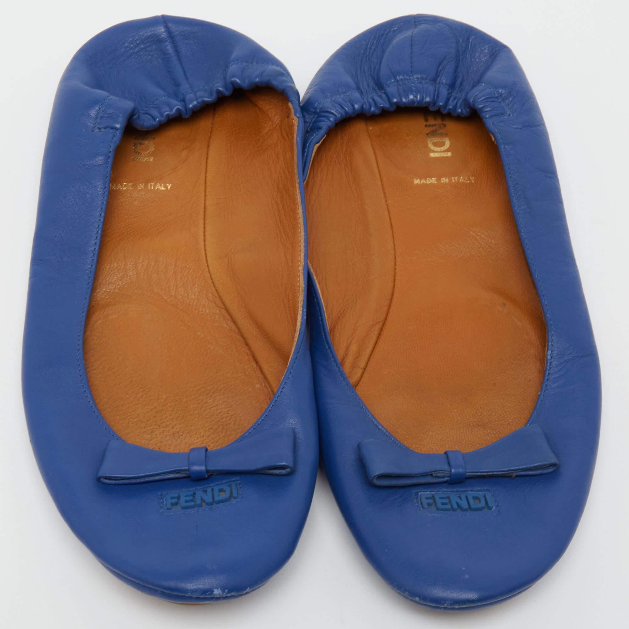 Fendi Blue Leather Let's Dance Bow Ballet Flats Size 39.5 In Excellent Condition For Sale In Dubai, Al Qouz 2