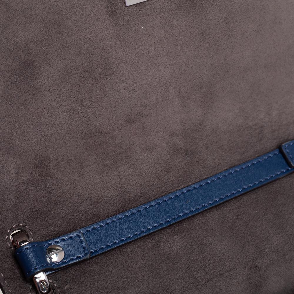 Fendi Kleine Kan I Umhängetasche aus blauem Leder 6
