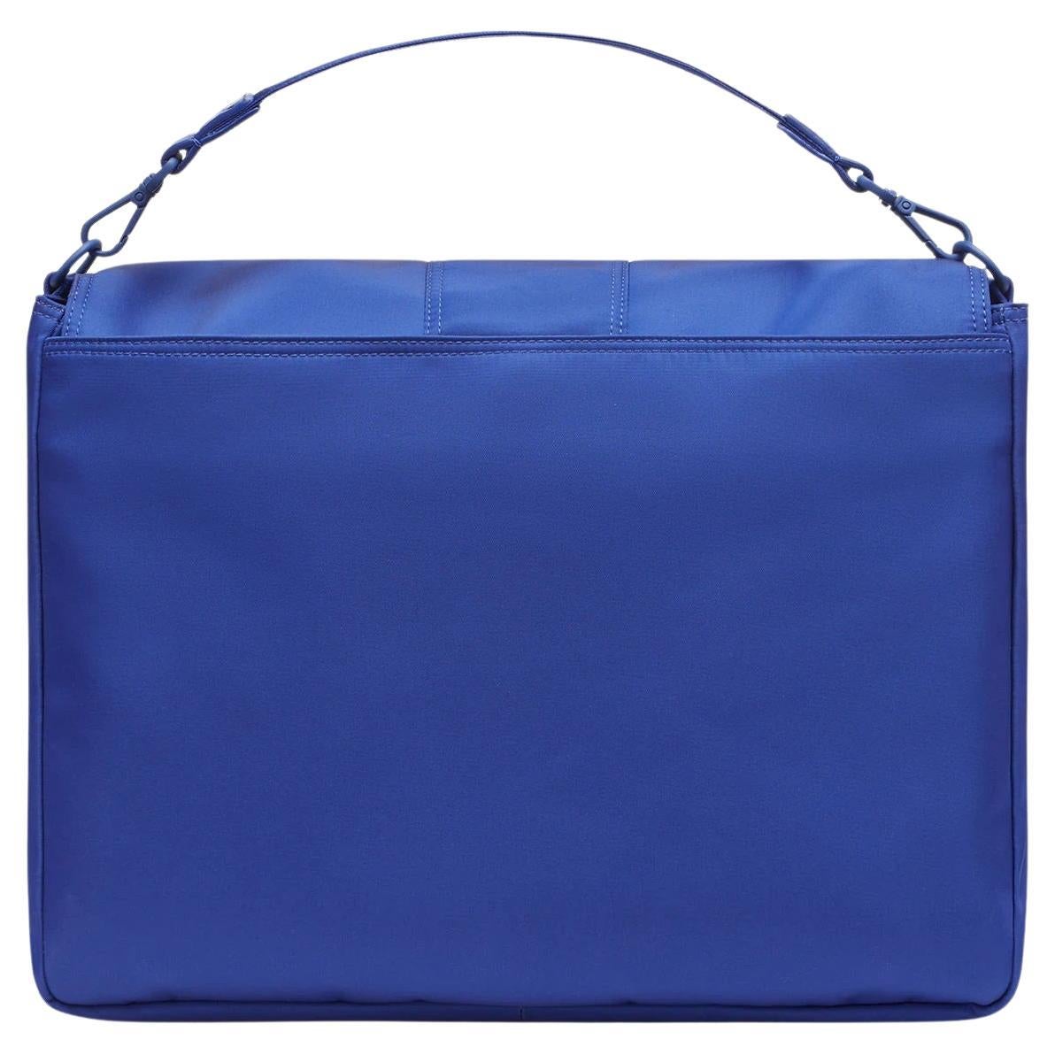Fendi Große Baguette- Messenger Bag aus blauem Nylon (Blau)