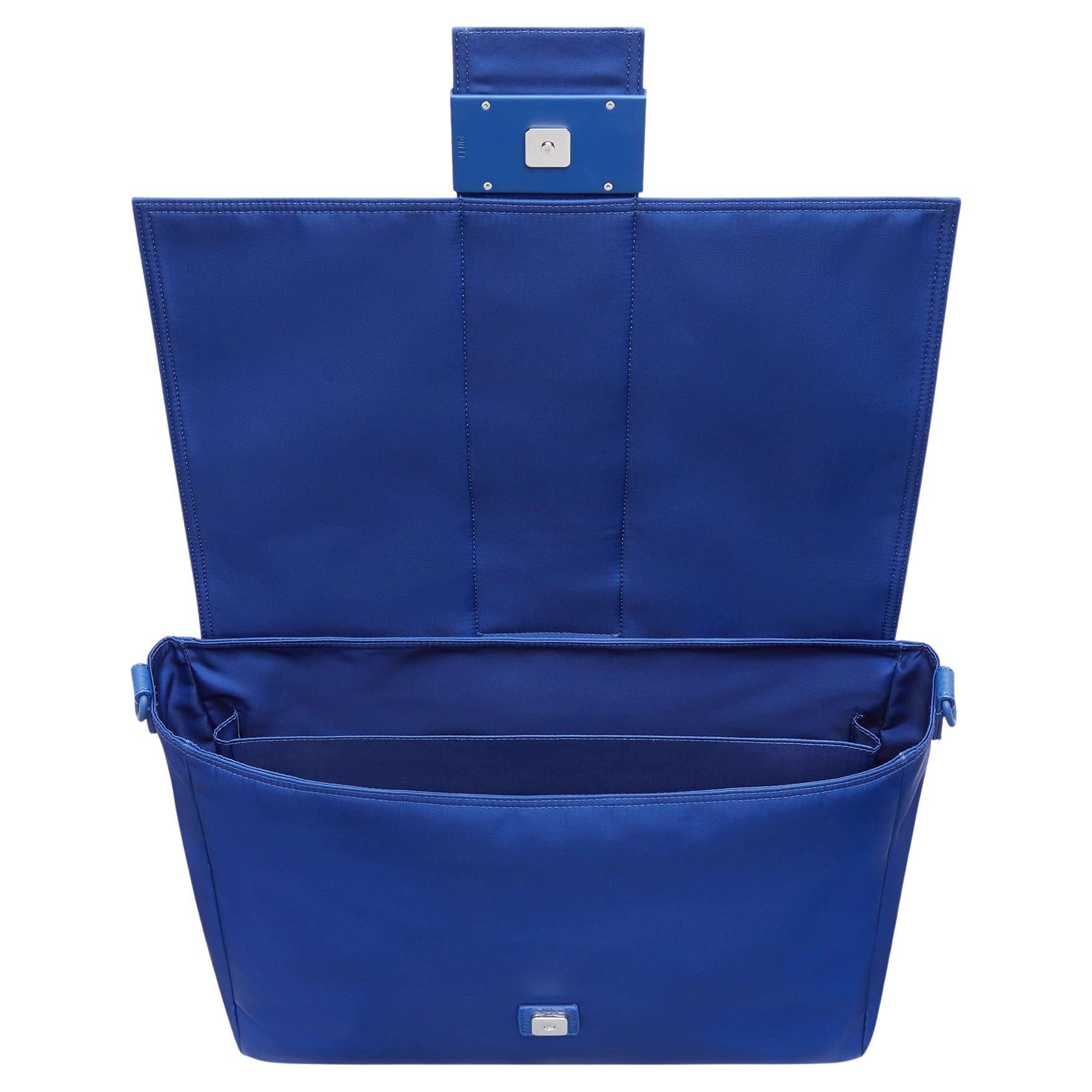 Fendi Große Baguette- Messenger Bag aus blauem Nylon im Zustand „Neu“ in Nicosia, CY