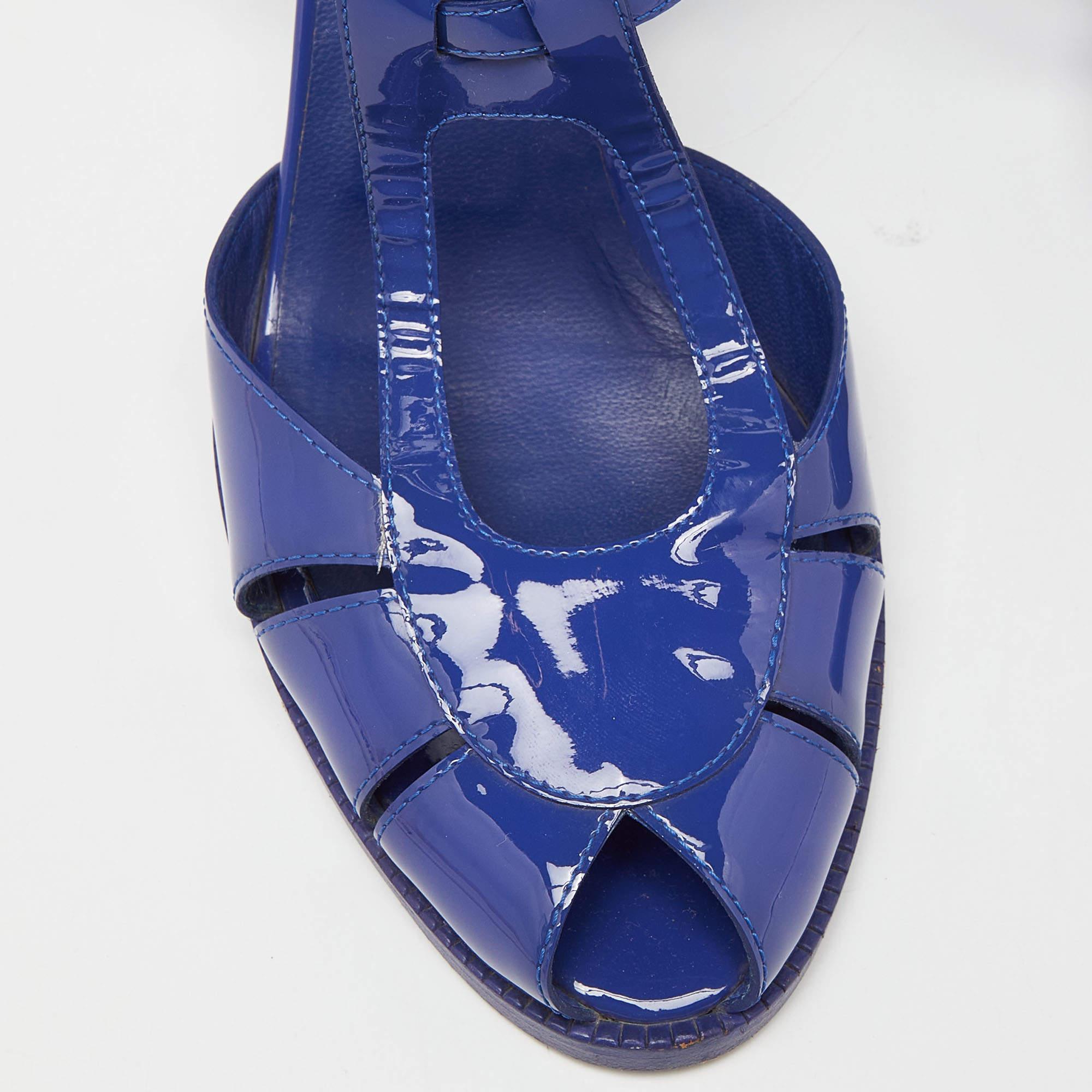 Women's Fendi Blue Patent Leather Chameleon Block Heel Sandals Size 38 For Sale